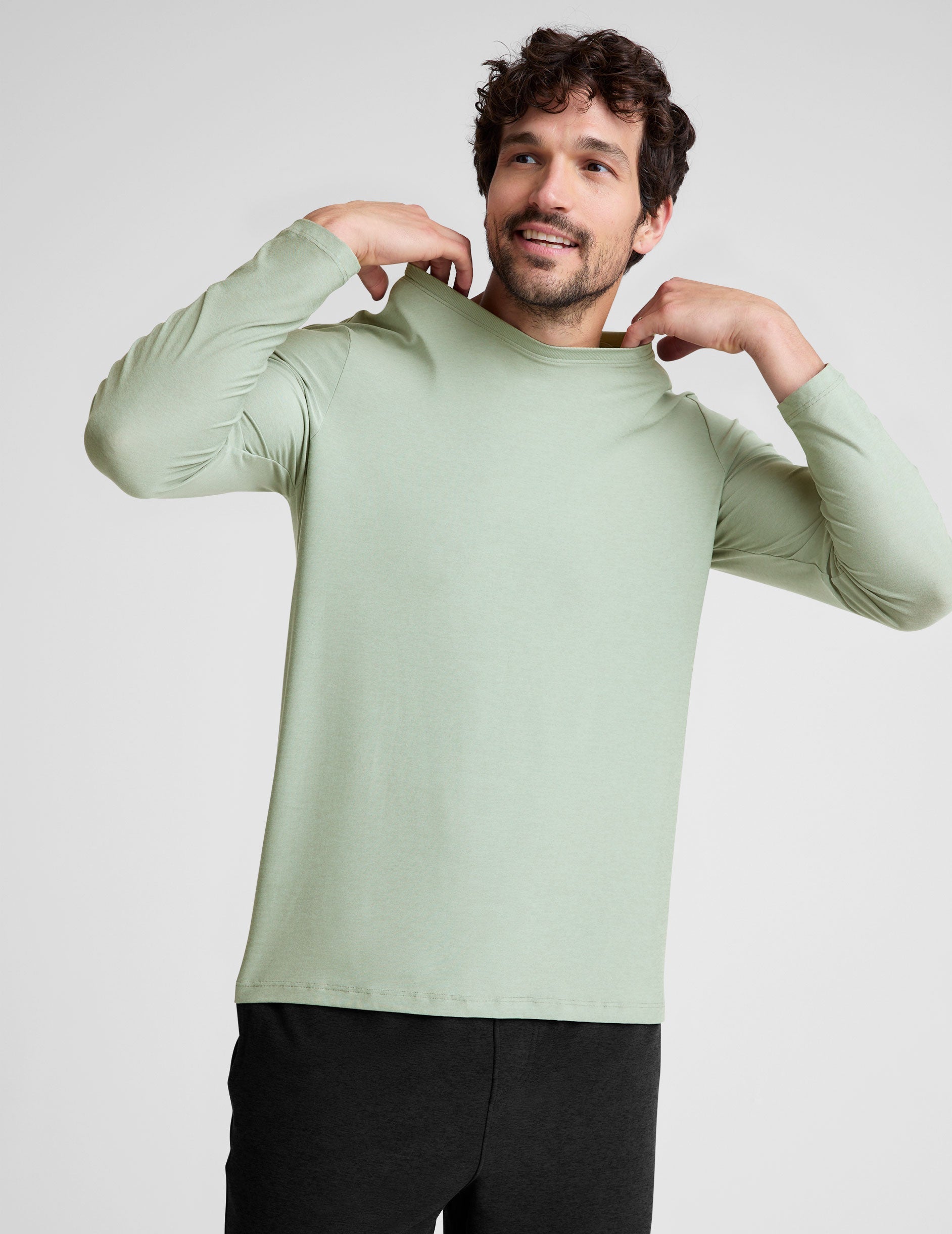 Beyond Yoga Men's Featherweight Spacedye Performance Long Sleeve Crew Neck Top