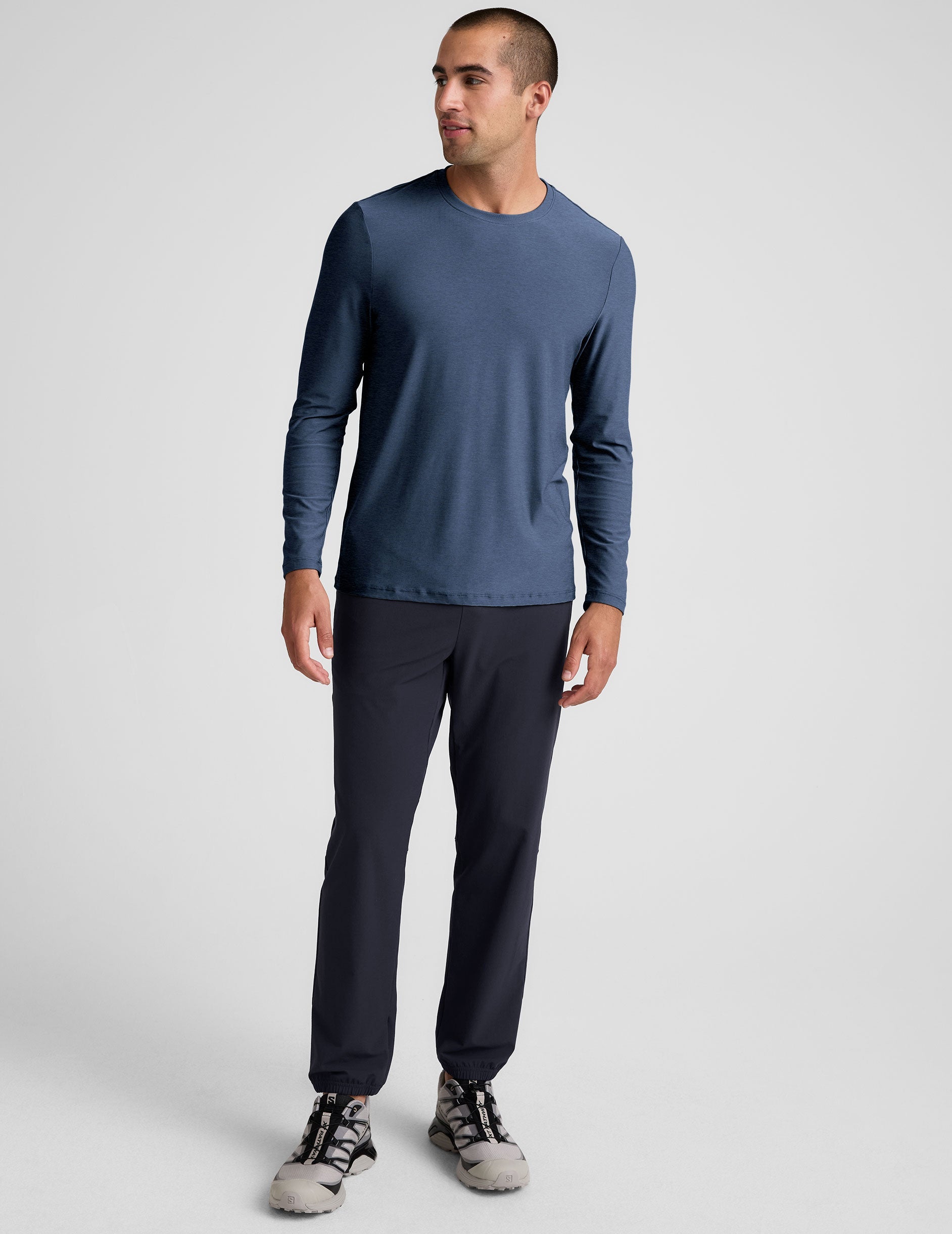 Beyond Yoga Men's Featherweight Long Sleeve Crew Neck Shirt – Ocean Indigo Heather