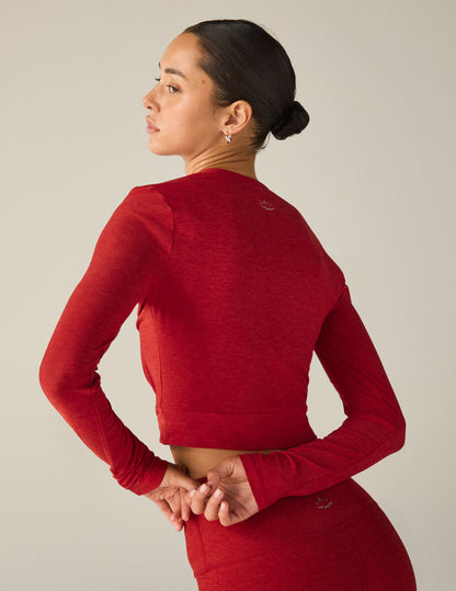 Featherweight Cropped Long Sleeve Pullover: Soft Studio Activewear for Versatile Style