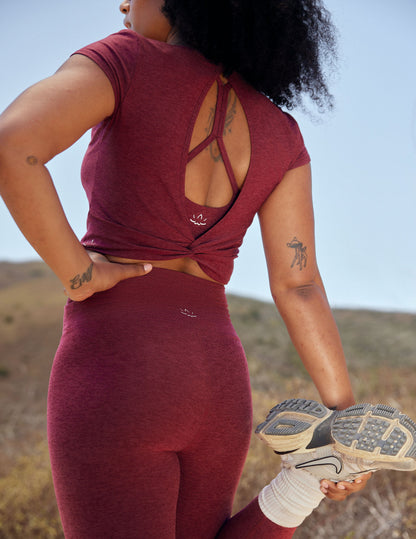 Featherweight Spacedye Twist Back Cropped Tee: Light, Breathable, Stylish Yoga