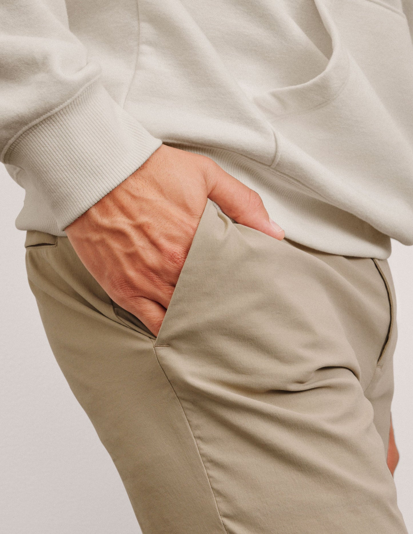 Comfortable Men's Essential Chino Trousers: Versatile, Tailored Fit, All-Day Wear