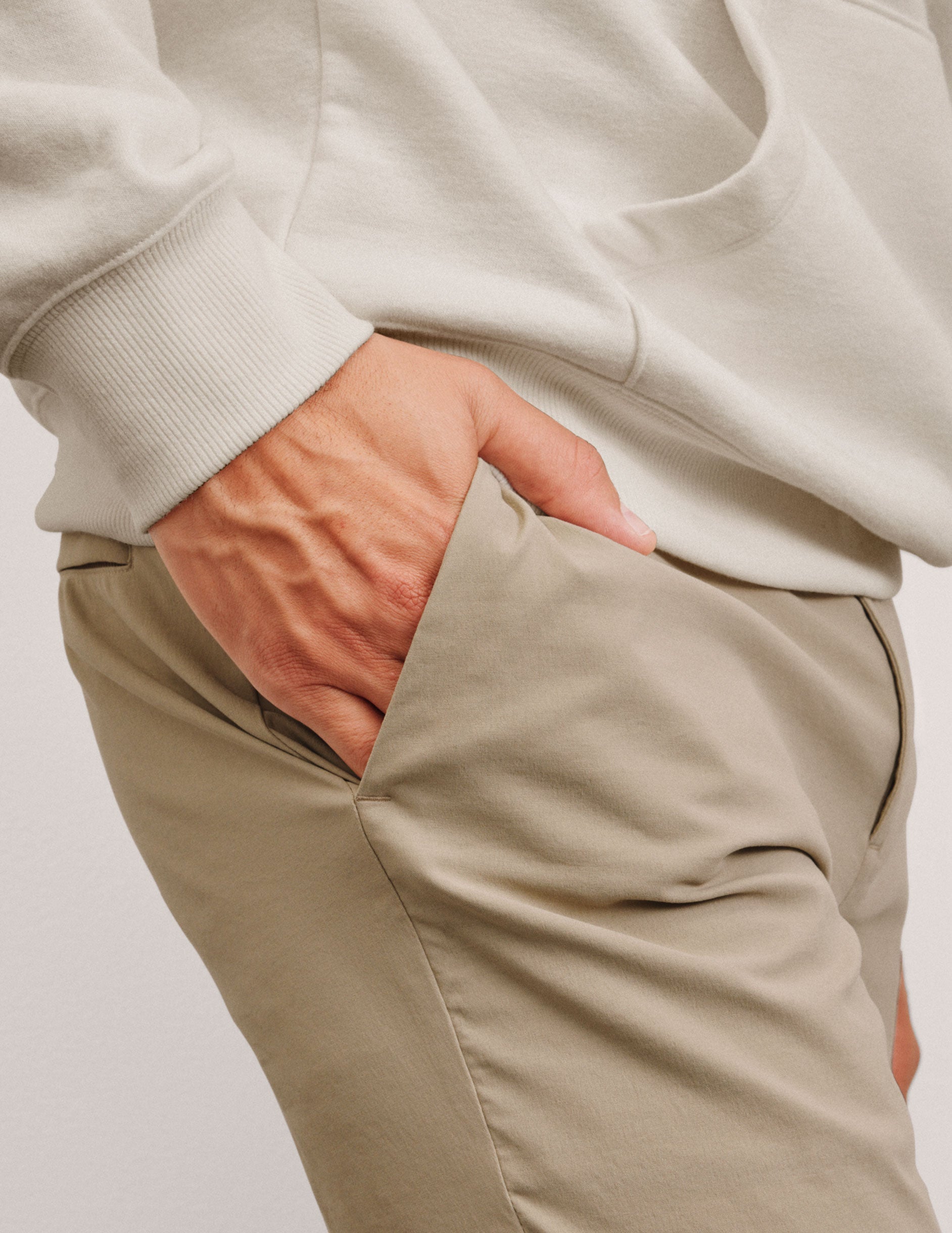 Comfortable Men's Essential Chino Trousers: Versatile, Tailored Fit, All-Day Wear