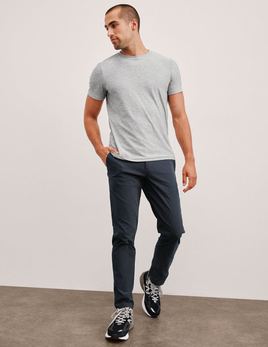 Essential Men's Tailored Chino Trouser: Comfort-Fit, Multi-Pocket for Golf & Travel