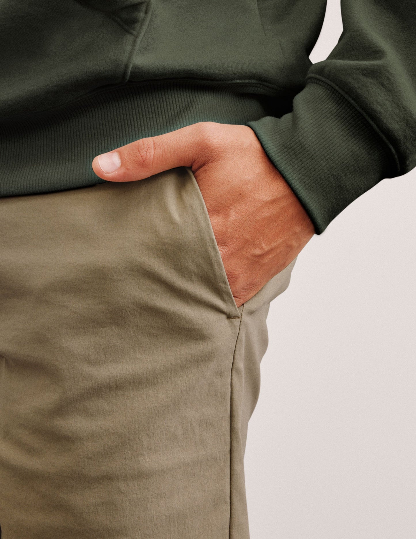 Versatile Men's Tailored Chino Shorts: 7-Inch Inseam, Comfort, Multi-Pockets