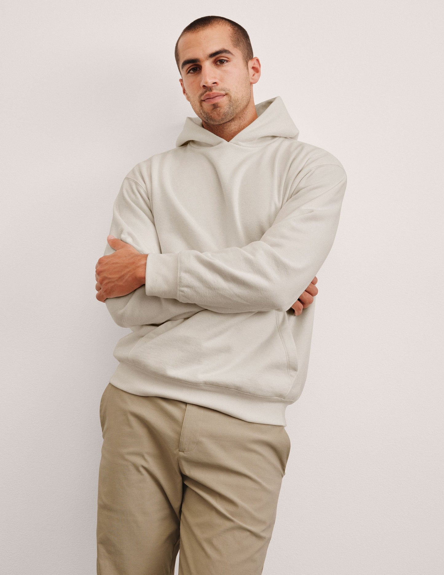 Cozy Plush Fleece Men's Hoodie: Relaxed Fit, Warm Comfort, Kangaroo Pocket