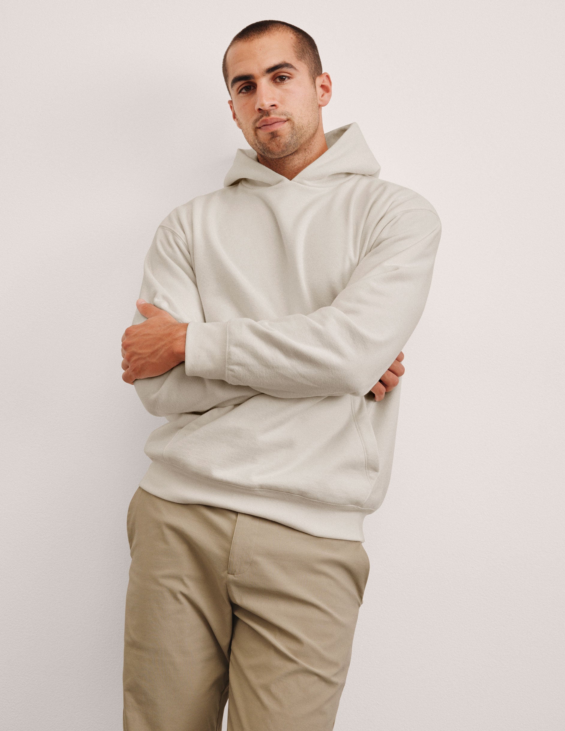 Cozy Plush Fleece Men's Hoodie: Relaxed Fit, Warm Comfort, Kangaroo Pocket