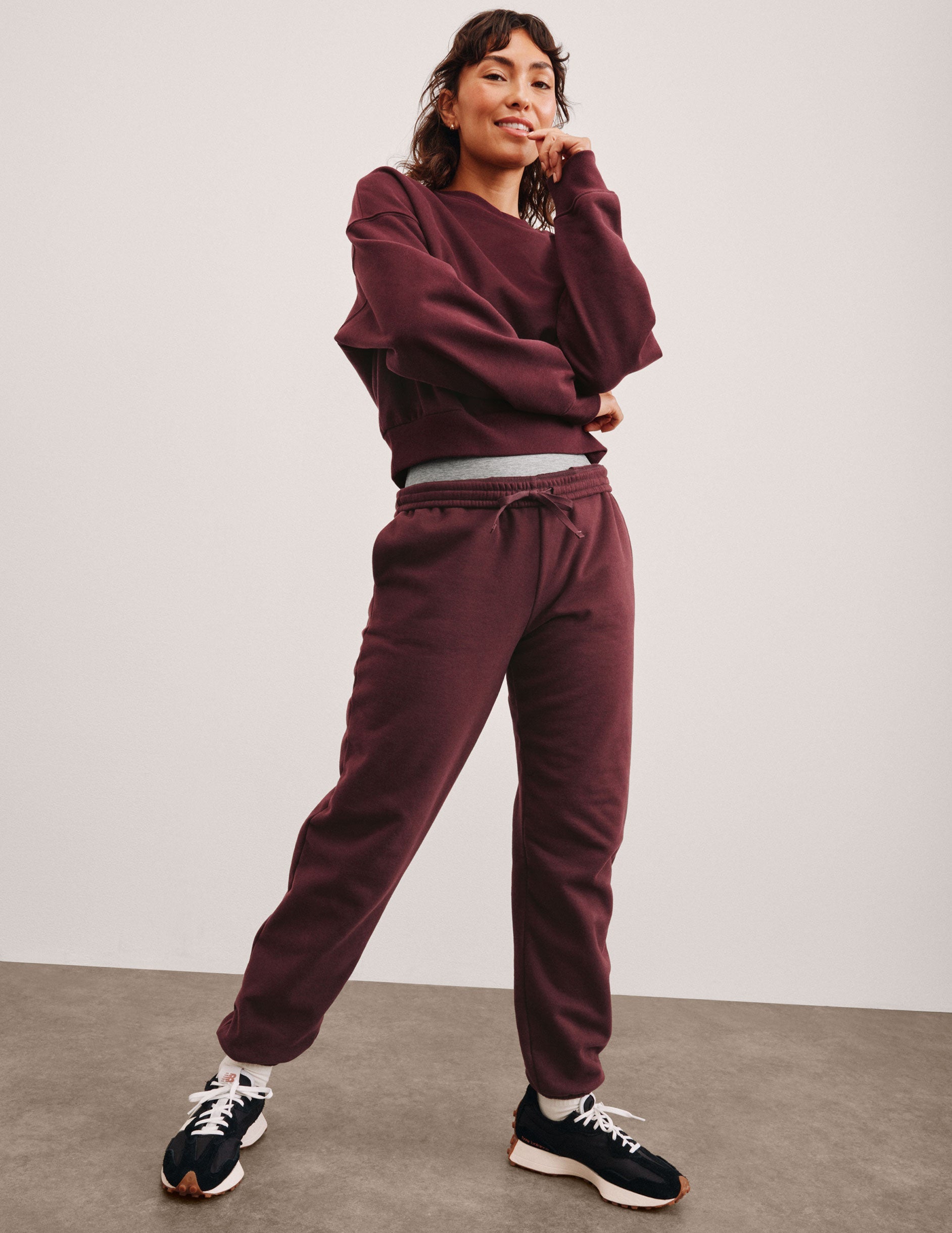 Plush LuxeFleece Women's Relaxed Fit Mid-Rise Jogger Sweatpants with Pockets
