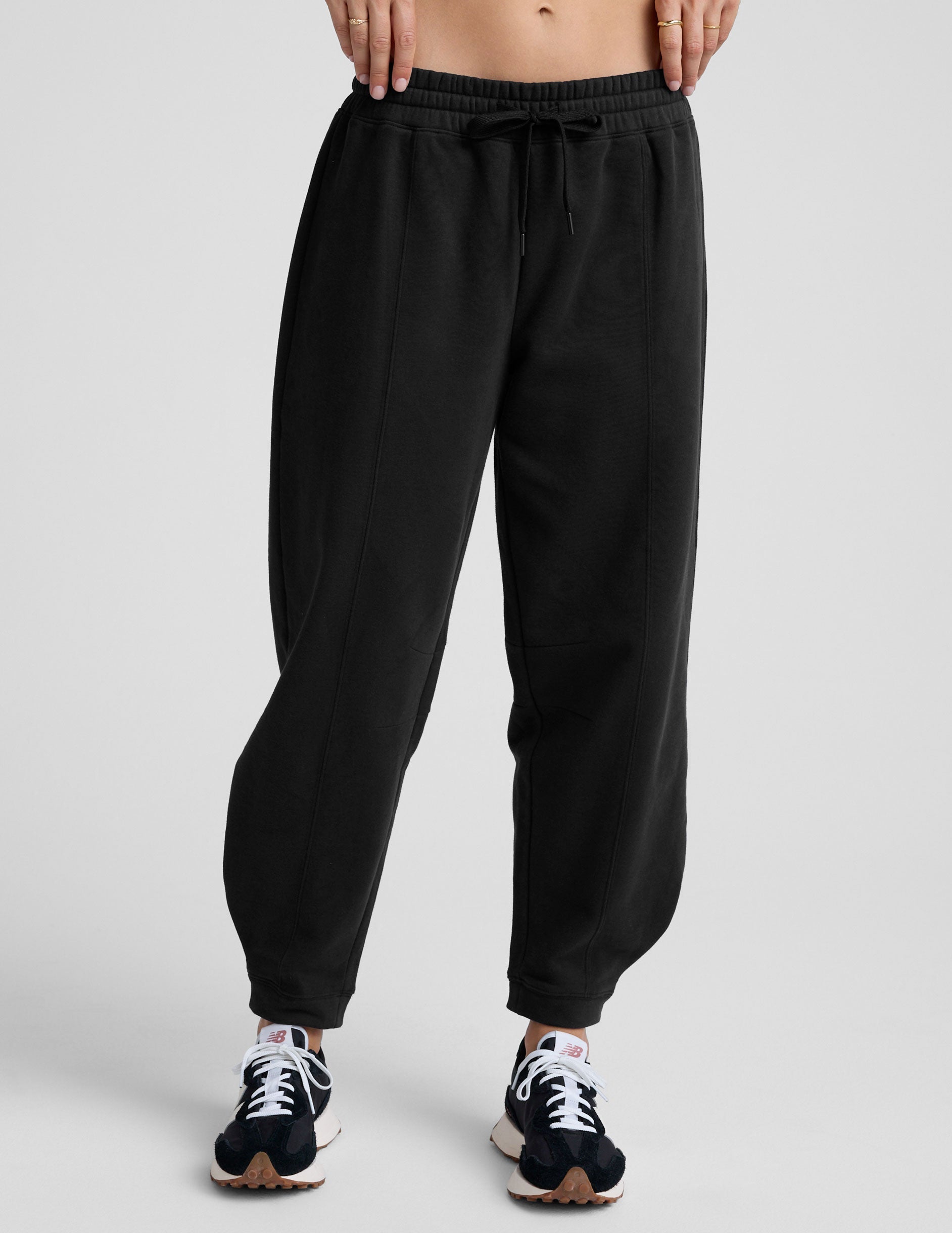 Luxurious Fleece Barrel Sweatpants for Women: Comfortable, Stylish, and Warm Daily Wear