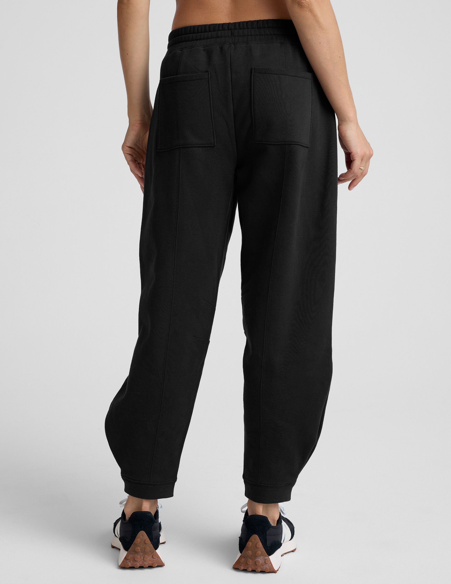 Luxurious Fleece Barrel Sweatpants for Women: Comfortable, Stylish, and Warm Daily Wear