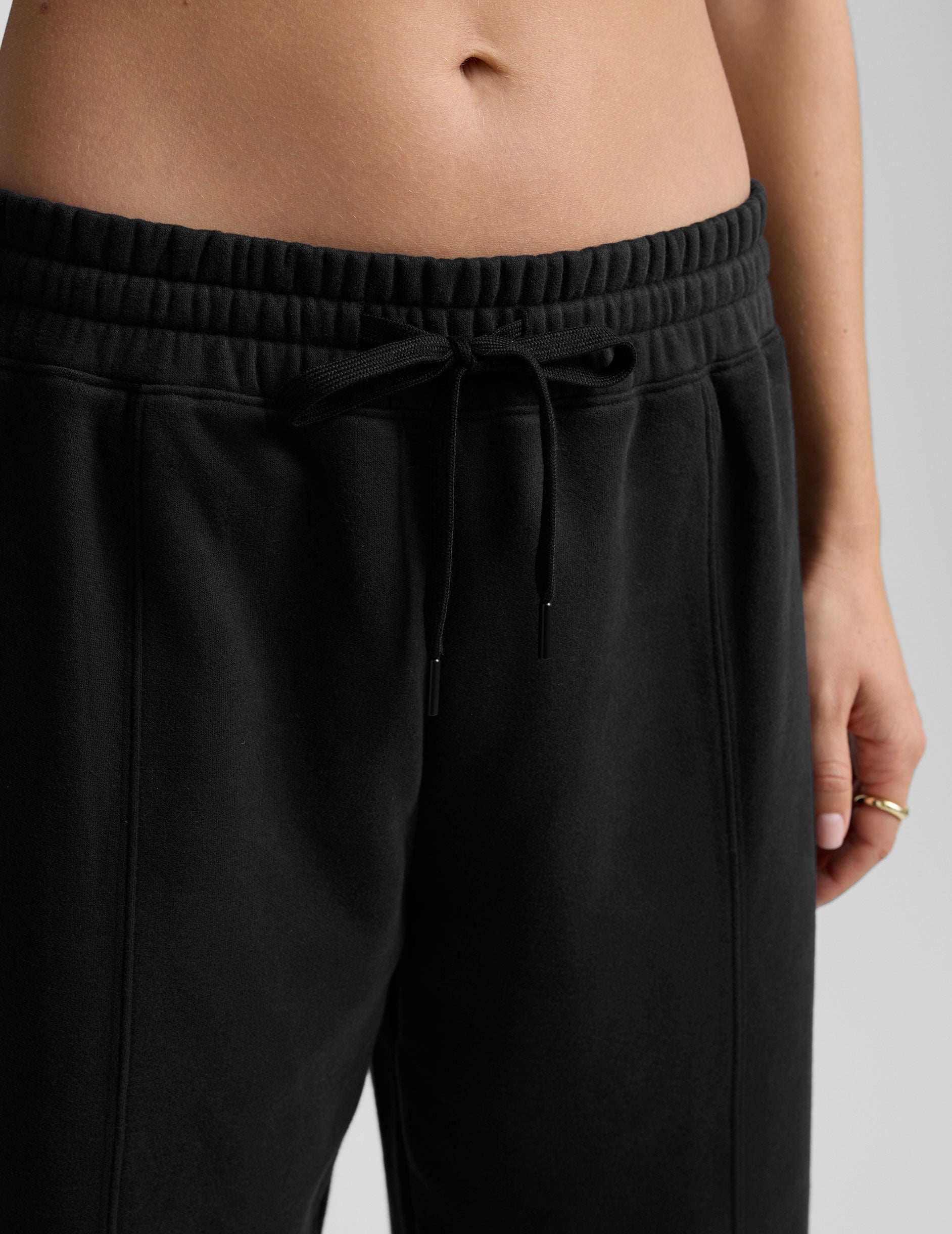 Luxurious Fleece Barrel Sweatpants for Women: Comfortable, Stylish, and Warm Daily Wear