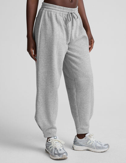 Cozy Fleece Barrel Sweatpants: Stylish Relaxed Fit, Mid-Rise Comfort, Functional Pockets