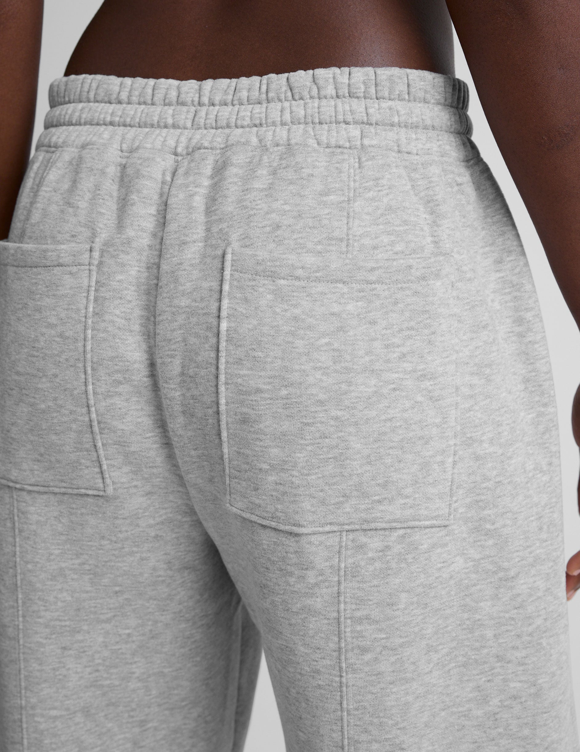 Cozy Fleece Barrel Sweatpants: Stylish Relaxed Fit, Mid-Rise Comfort, Functional Pockets