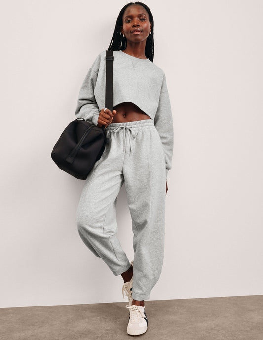Cozy Fleece Barrel Sweatpants: Stylish Relaxed Fit, Mid-Rise Comfort, Functional Pockets