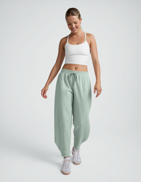 Cozy LuxeFleece Barrel Sweatpants for Women: Relaxed Fit, Ultimate Comfort, Pale Blue