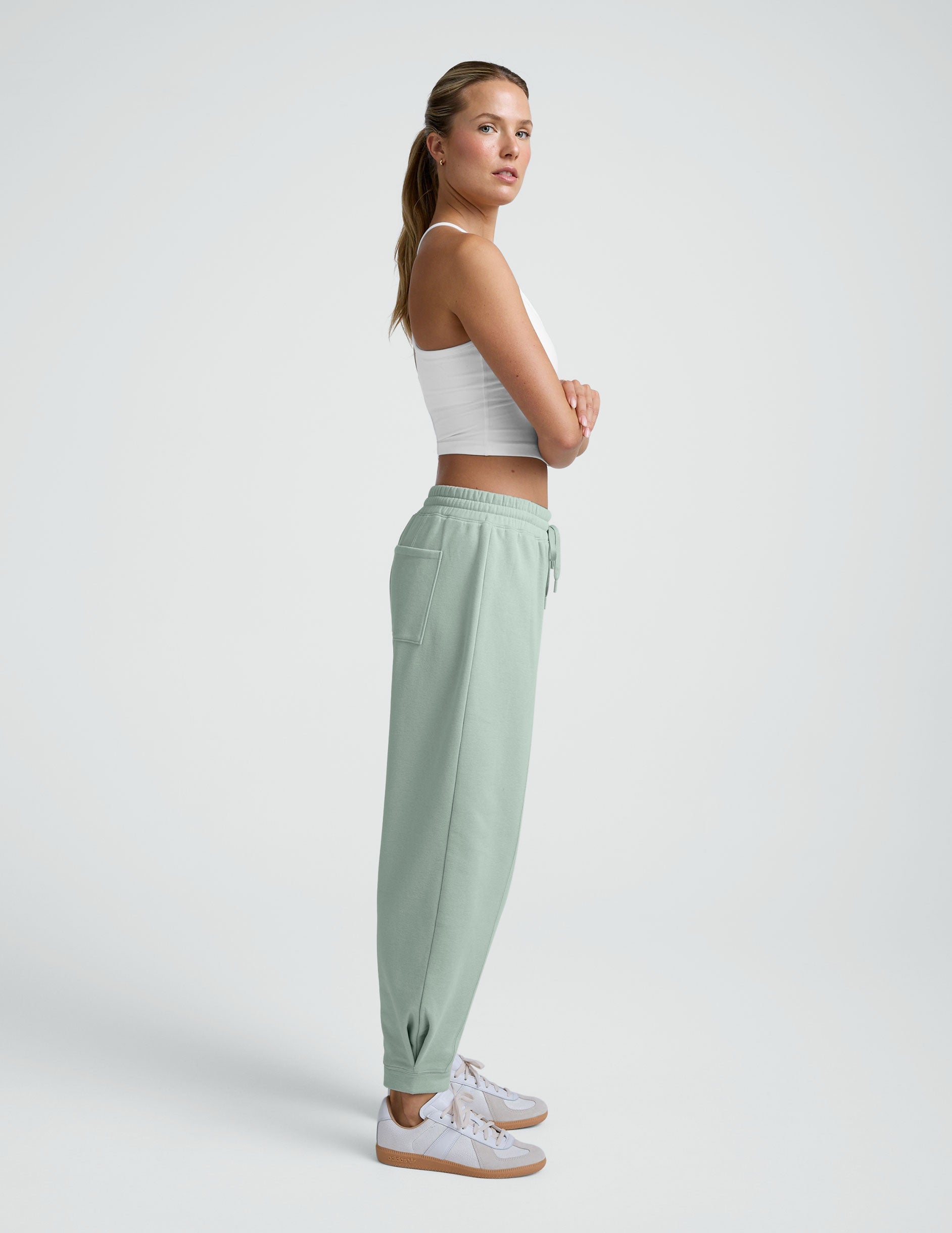 Cozy LuxeFleece Barrel Sweatpants for Women: Relaxed Fit, Ultimate Comfort, Pale Blue