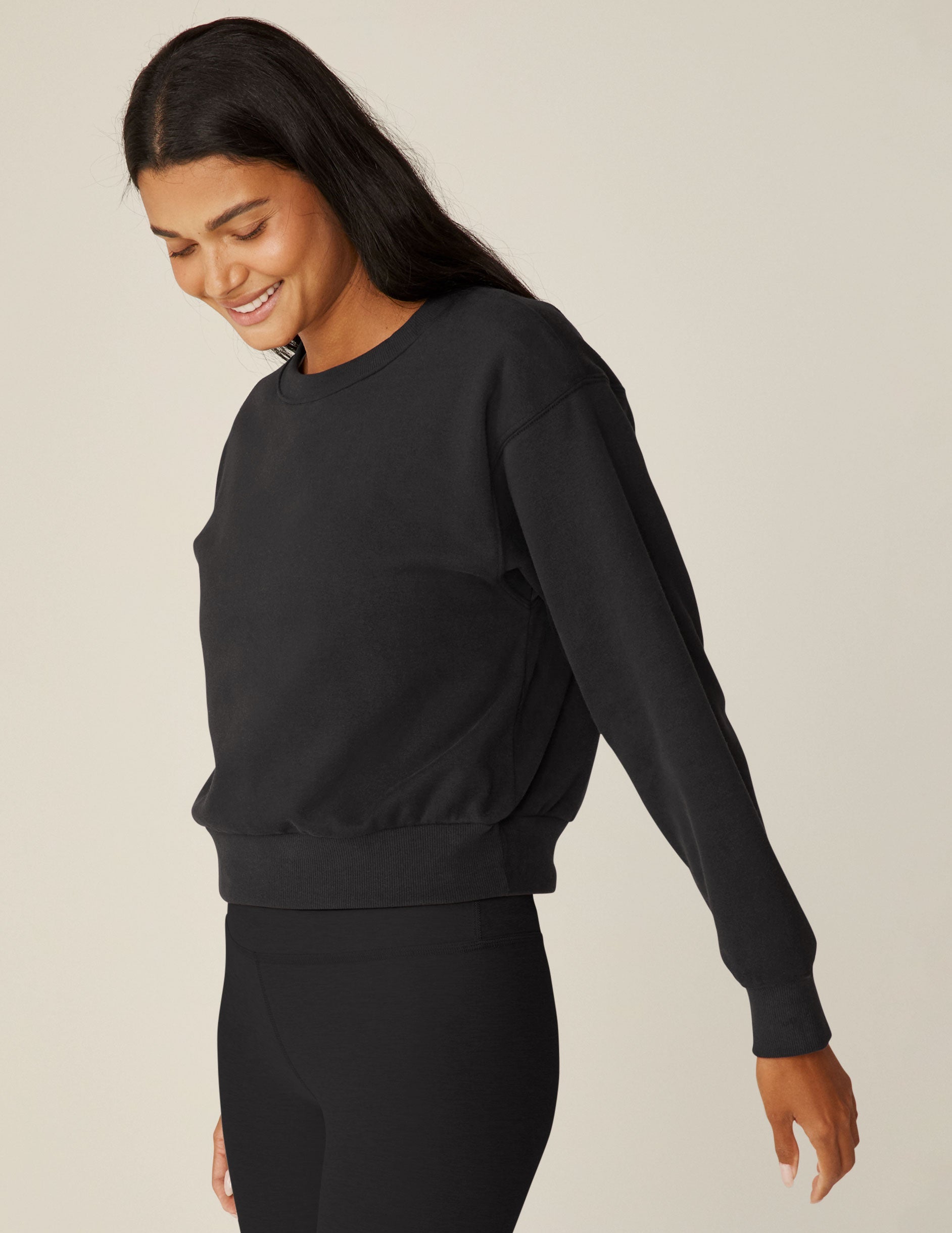 Luxurious LuxeFleece Women's Crewneck Sweatshirt: Ultra-Soft, Relaxed Fit, Everyday Comfort