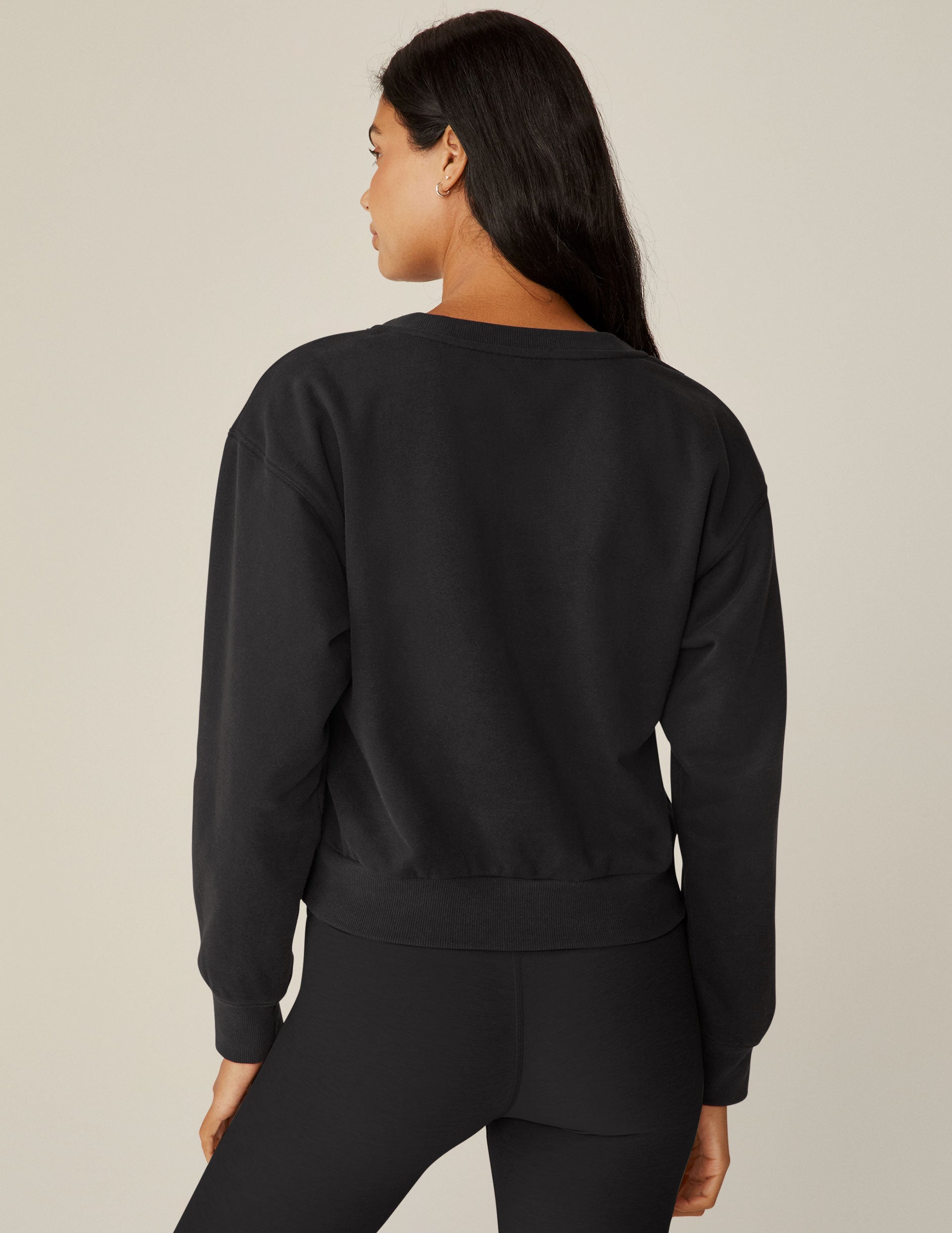 Luxurious LuxeFleece Women's Crewneck Sweatshirt: Ultra-Soft, Relaxed Fit, Everyday Comfort