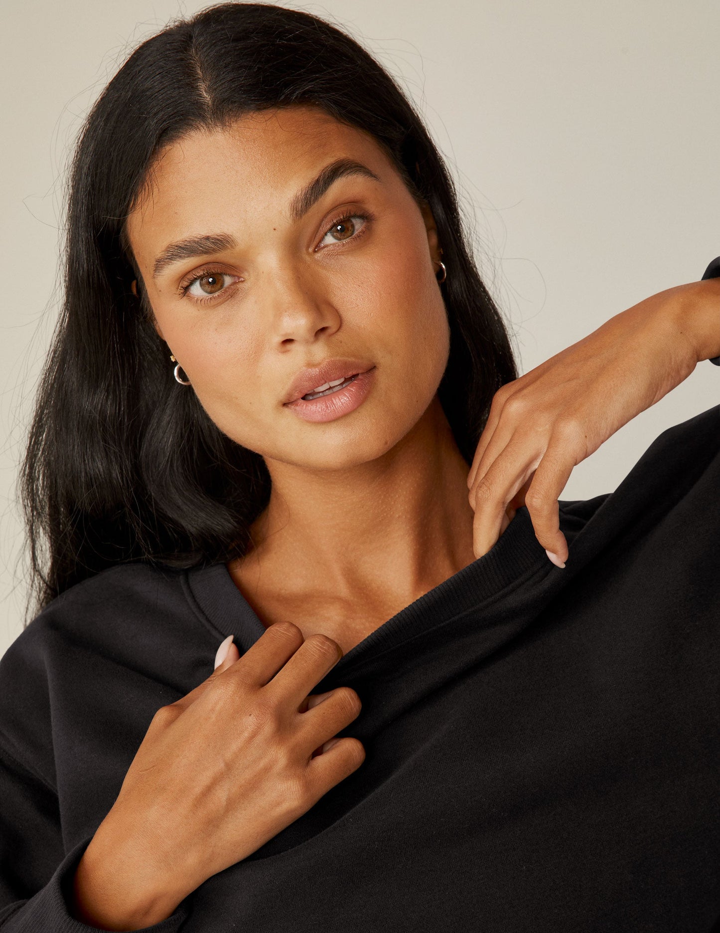 Luxurious LuxeFleece Women's Crewneck Sweatshirt: Ultra-Soft, Relaxed Fit, Everyday Comfort
