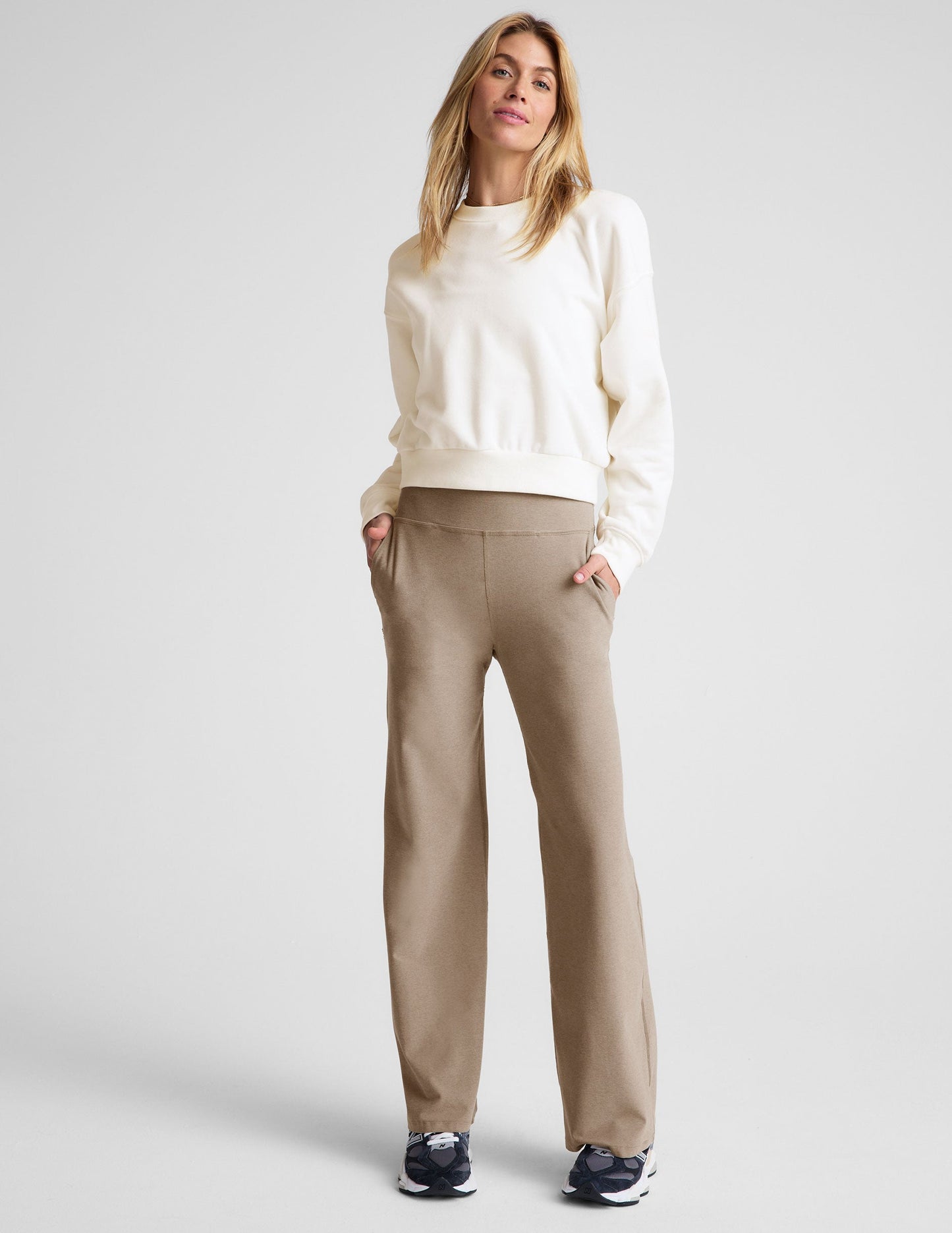Soft LuxeFleece Crewneck Sweatshirt for Cozy Comfort and Relaxed Style