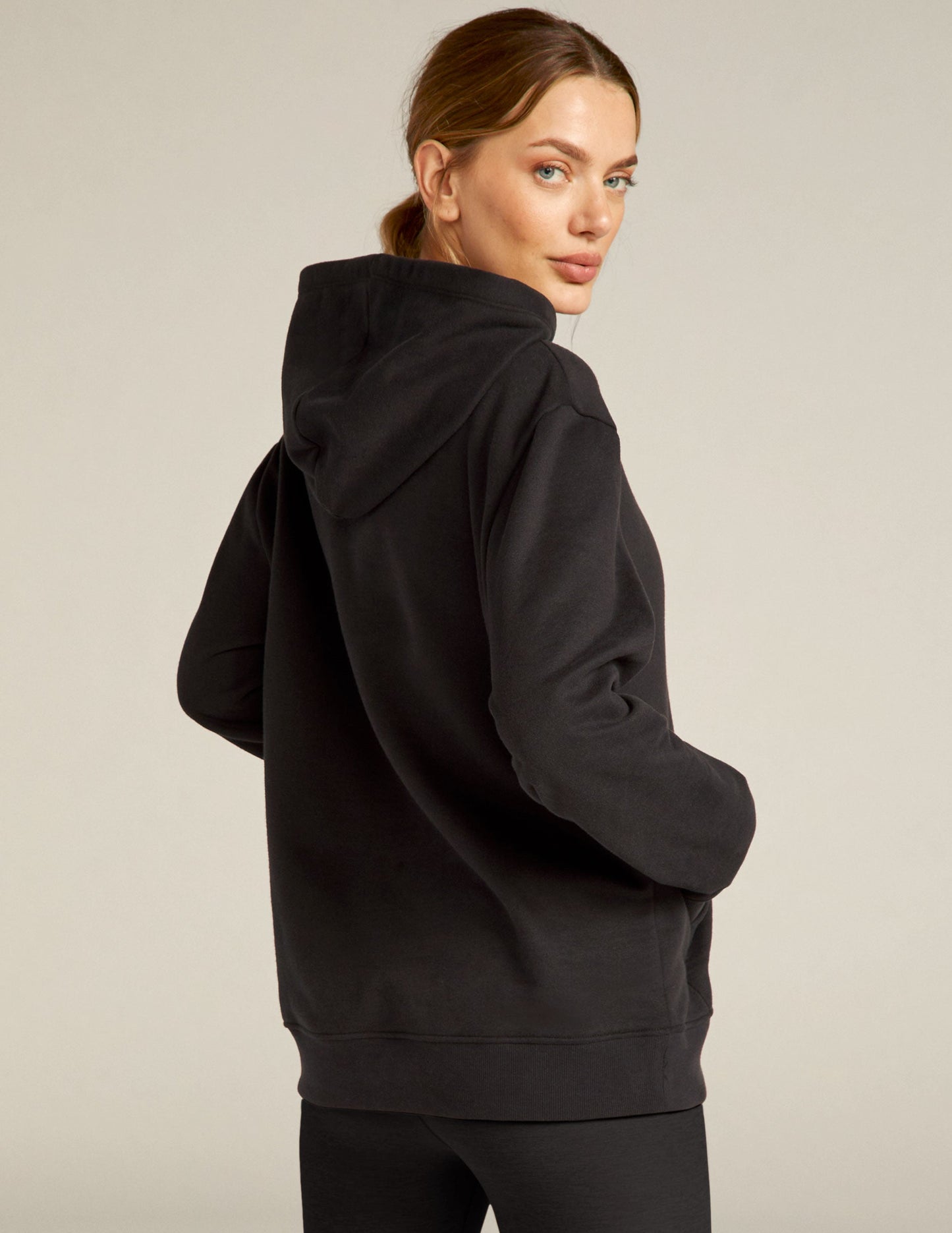 Ultimate Universal Fit Black Fleece Hoodie: Cozy Comfort, Ribbed Trim, Kangaroo Pocket