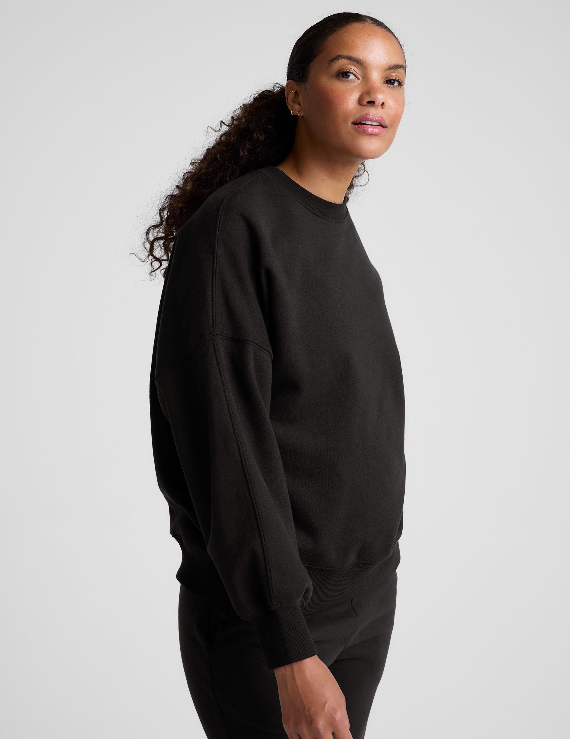 LuxeFleece Oversized Crew Neck Sweatshirt: Ultimate Comfort & Style