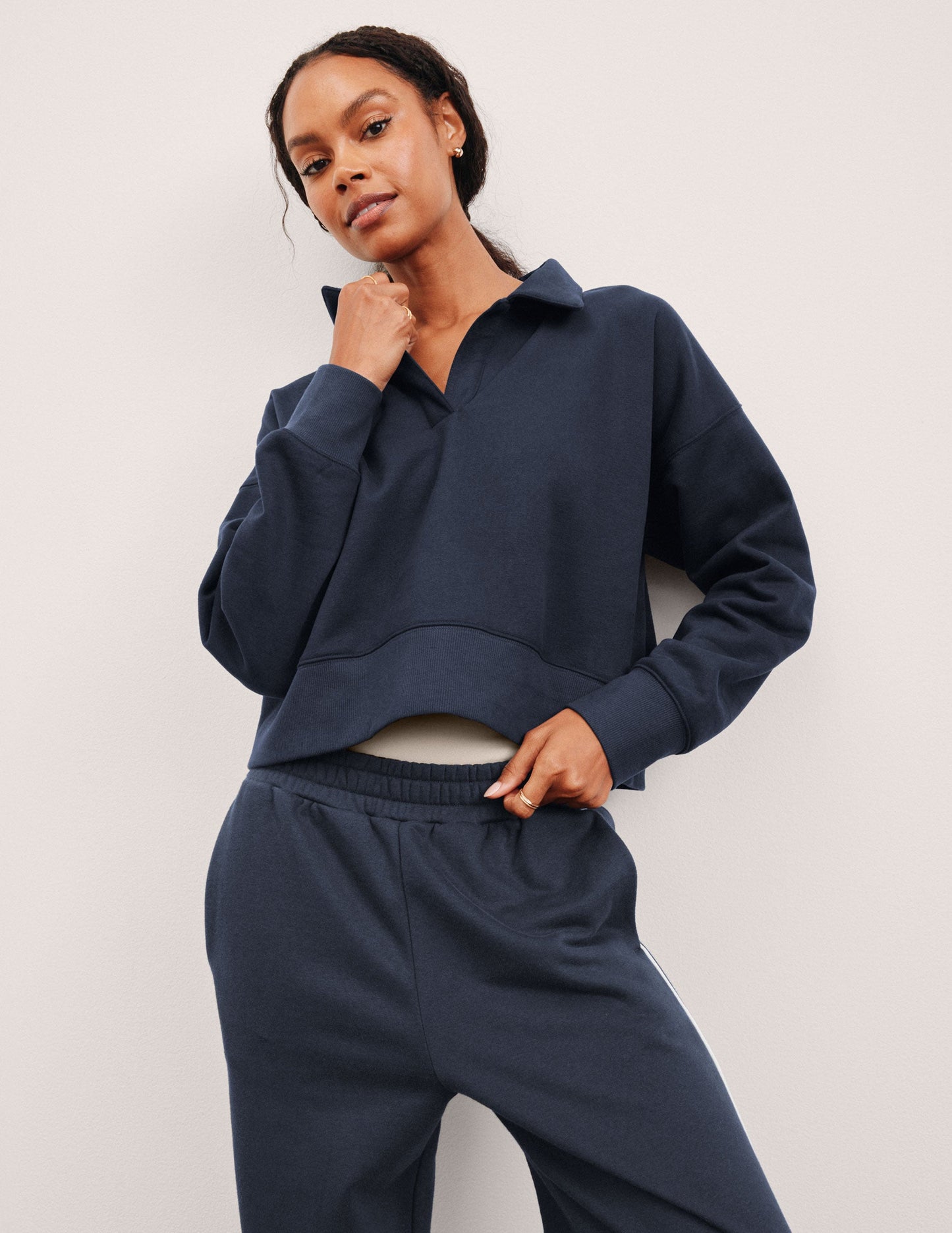 Luxurious Fleece Collared Cropped Sweatshirt, Relaxed Fit, Long Sleeve Pullover Top