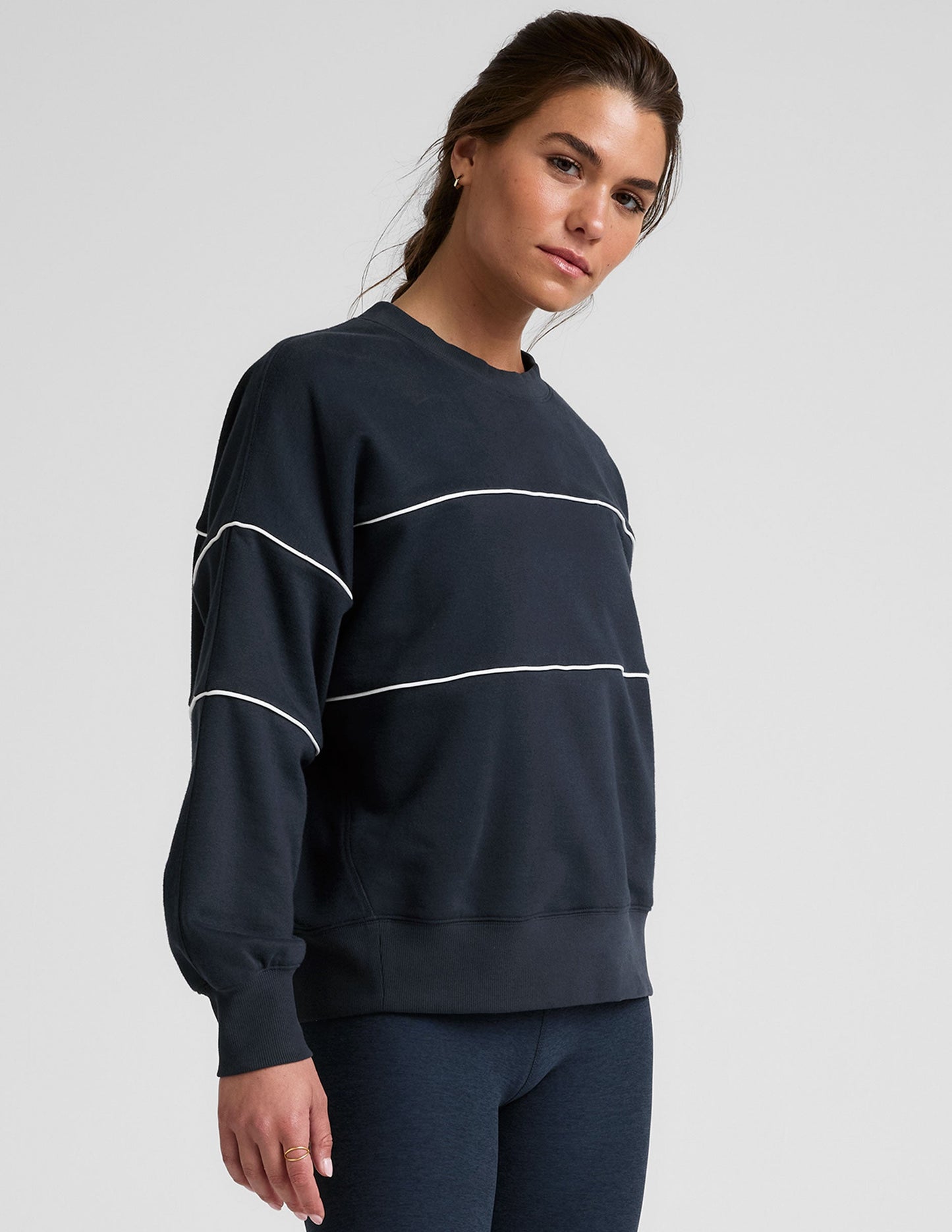 Luxurious Oversized Fleece Piper Sweatshirt: Ultimate Comfort, Stylish Contrast Piping Detail