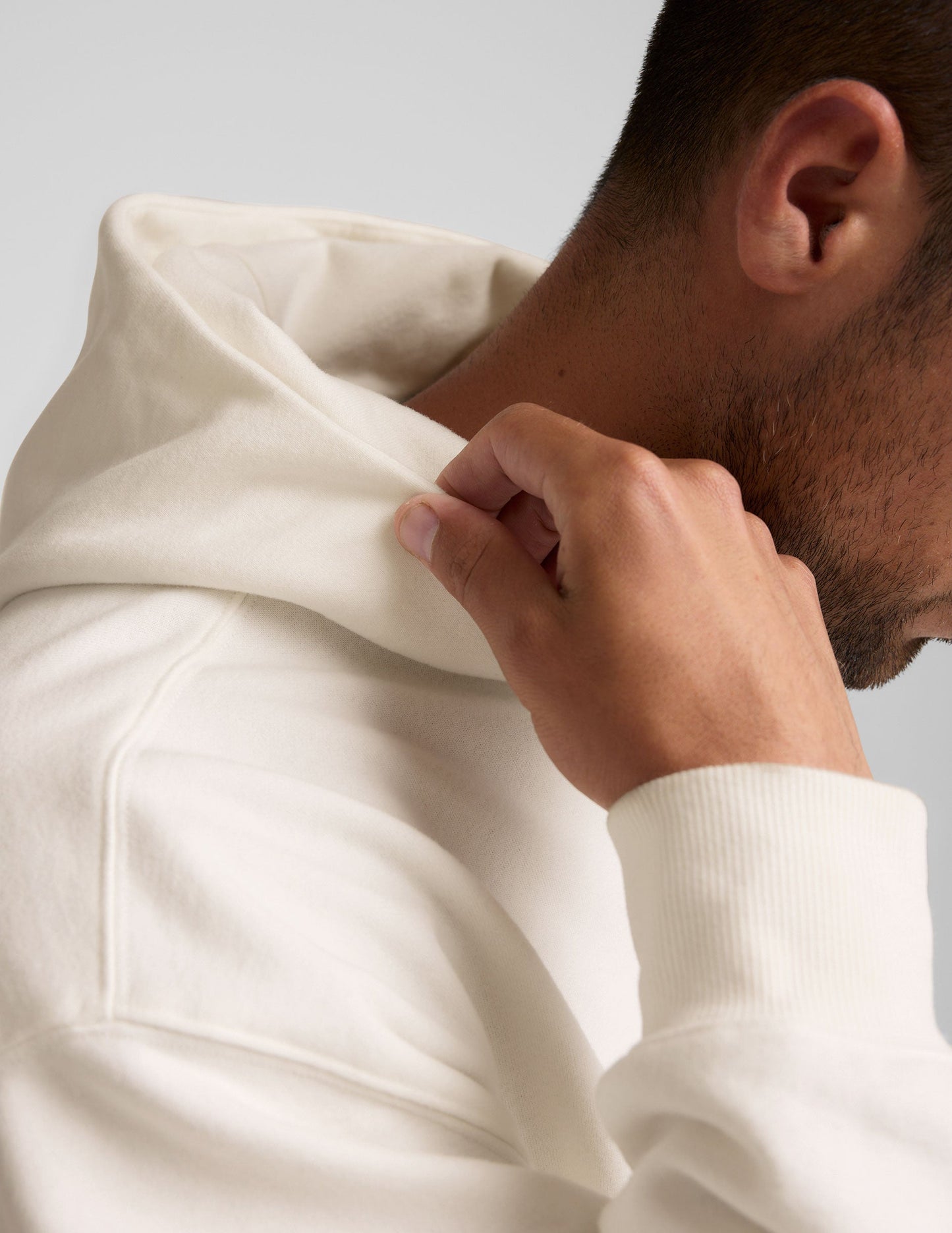 Cozy Plush Fleece Men's Hoodie: Relaxed Fit, Warm Comfort, Kangaroo Pocket
