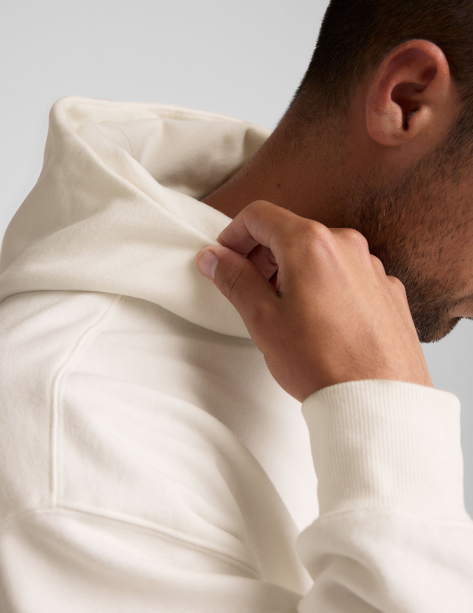 Cozy Plush Fleece Men's Hoodie: Relaxed Fit, Warm Comfort, Kangaroo Pocket