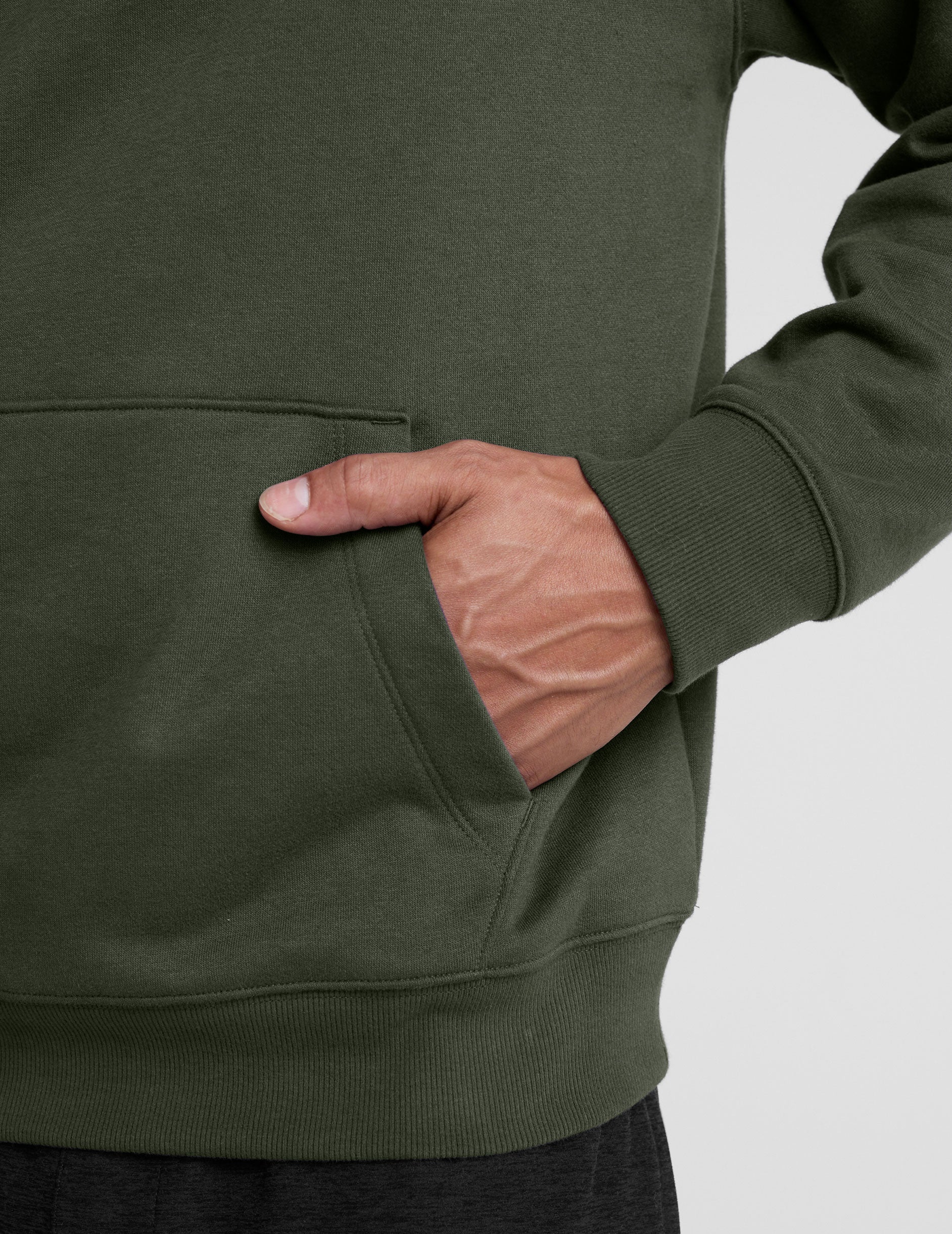 Plush Fleece Men's Hoodie: Relaxed Fit, Kangaroo Pocket, Ribbed Cuffs