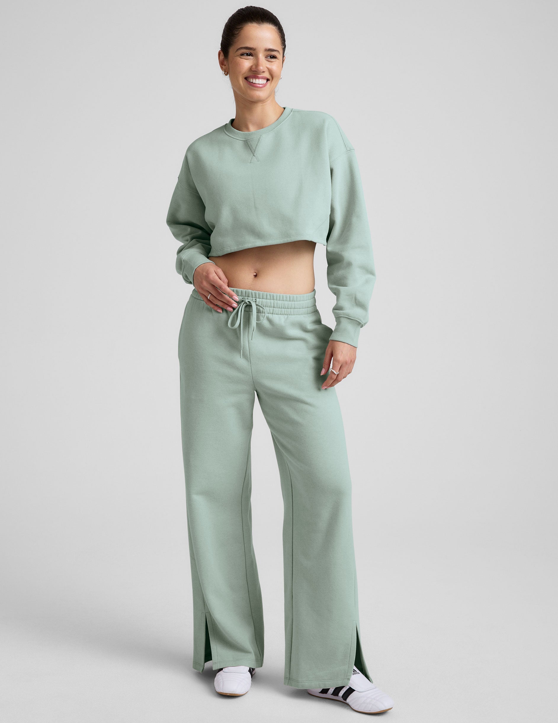 Luxurious Soft Pale Blue LuxeFleece Cropped Pullover Sweatshirt for Cozy Comfort