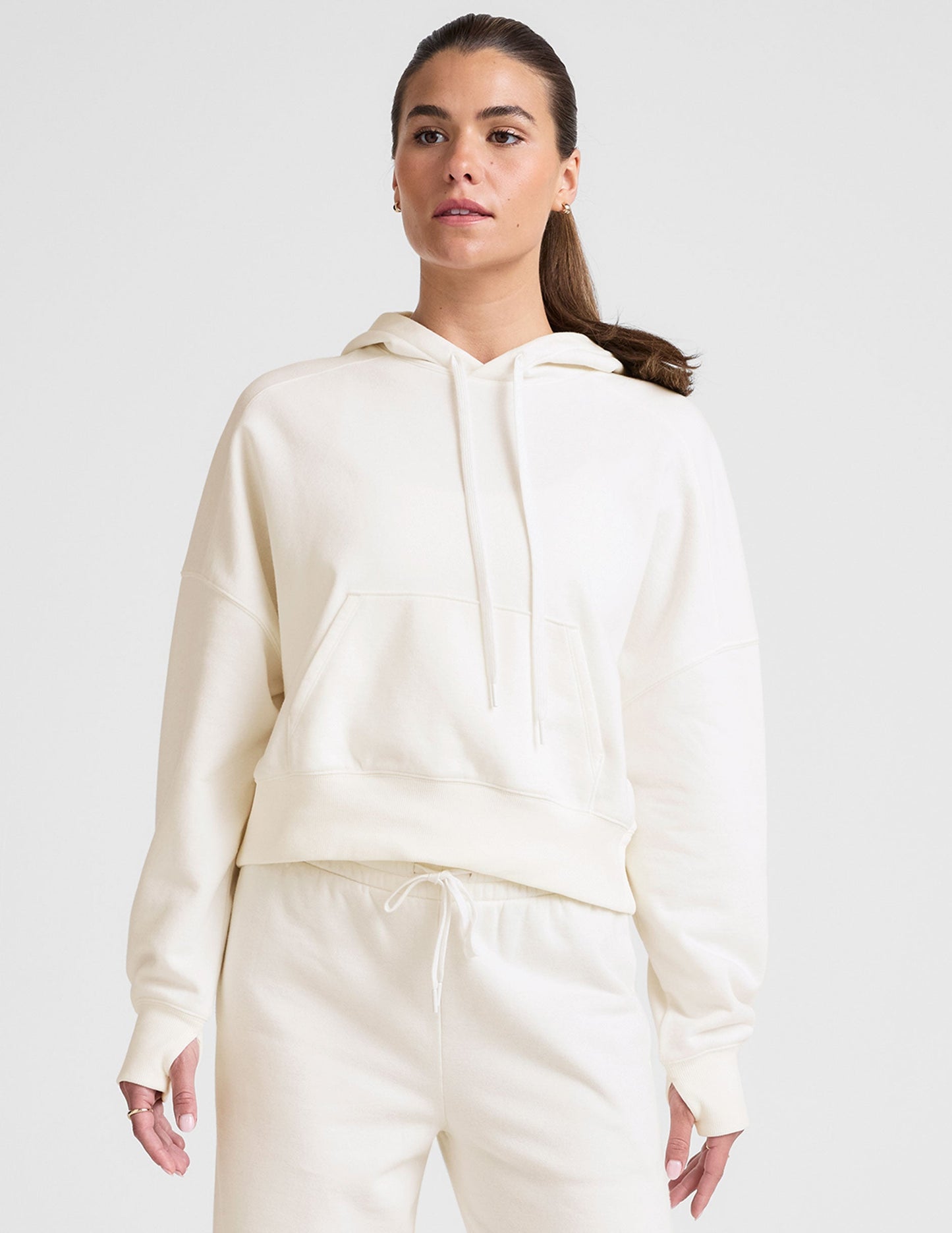 Beyond Yoga LuxeFleece Cropped Hoodie: Relaxed Fit, Thumbholes & Cozy Comfort