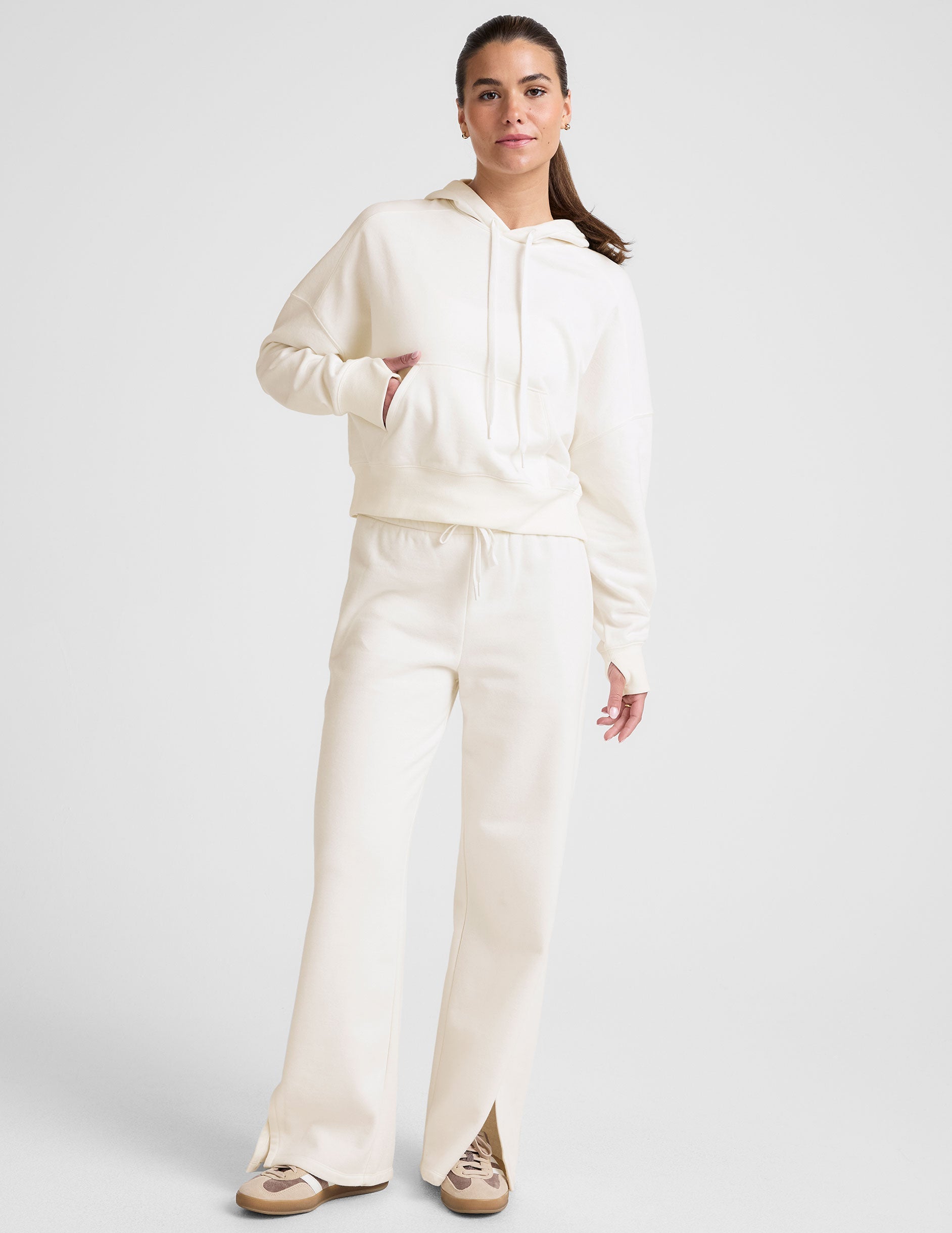 Beyond Yoga LuxeFleece Cropped Hoodie: Relaxed Fit, Thumbholes & Cozy Comfort