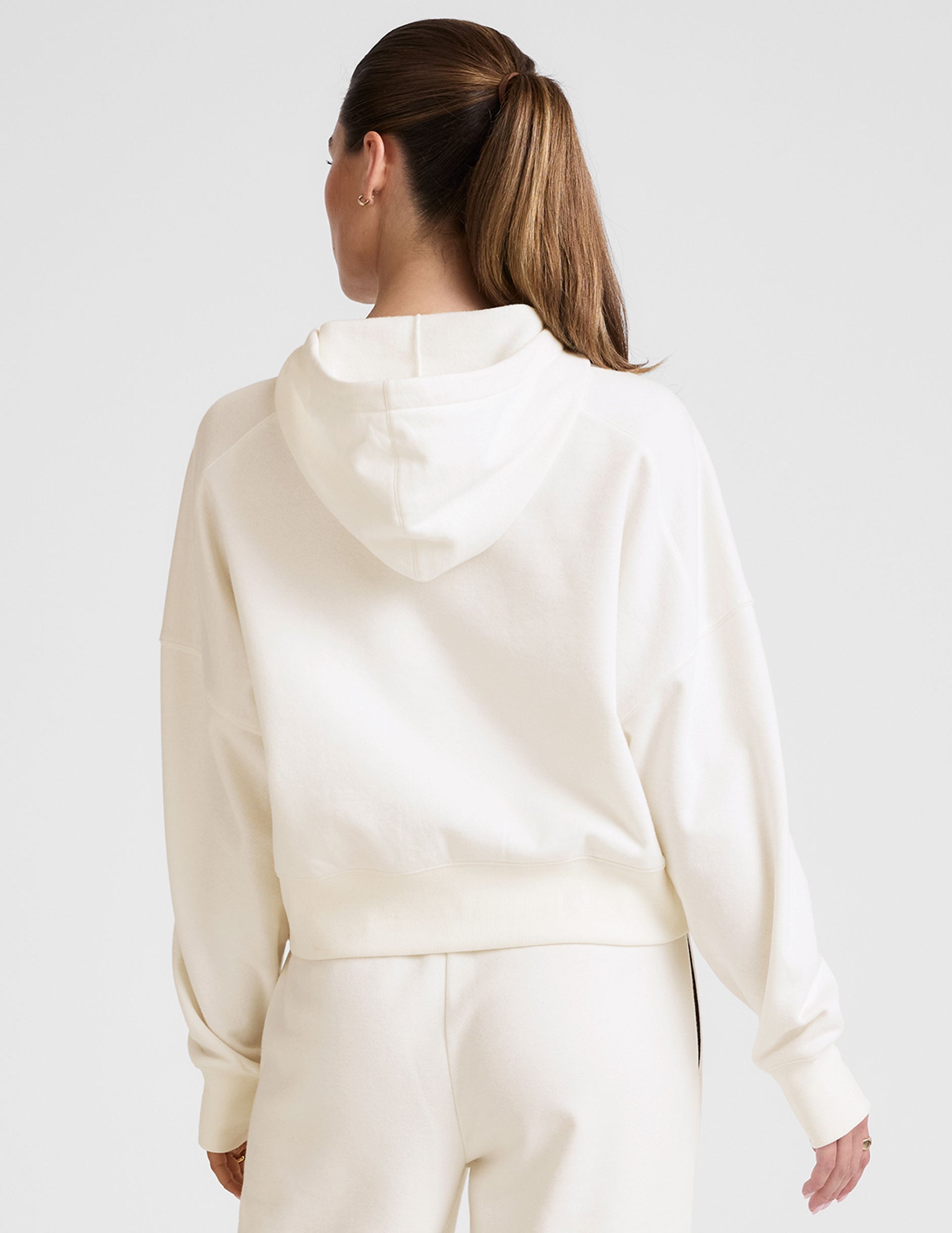 Beyond Yoga LuxeFleece Cropped Hoodie: Relaxed Fit, Thumbholes & Cozy Comfort