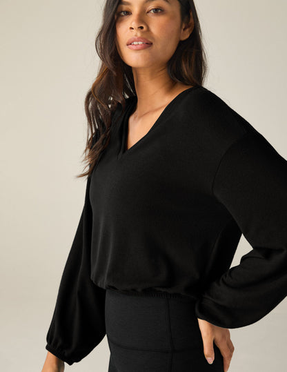 Cozy Luxe Lounger Cropped Pullover: Soft, Lightweight, and Stylish V-Neck Sweater