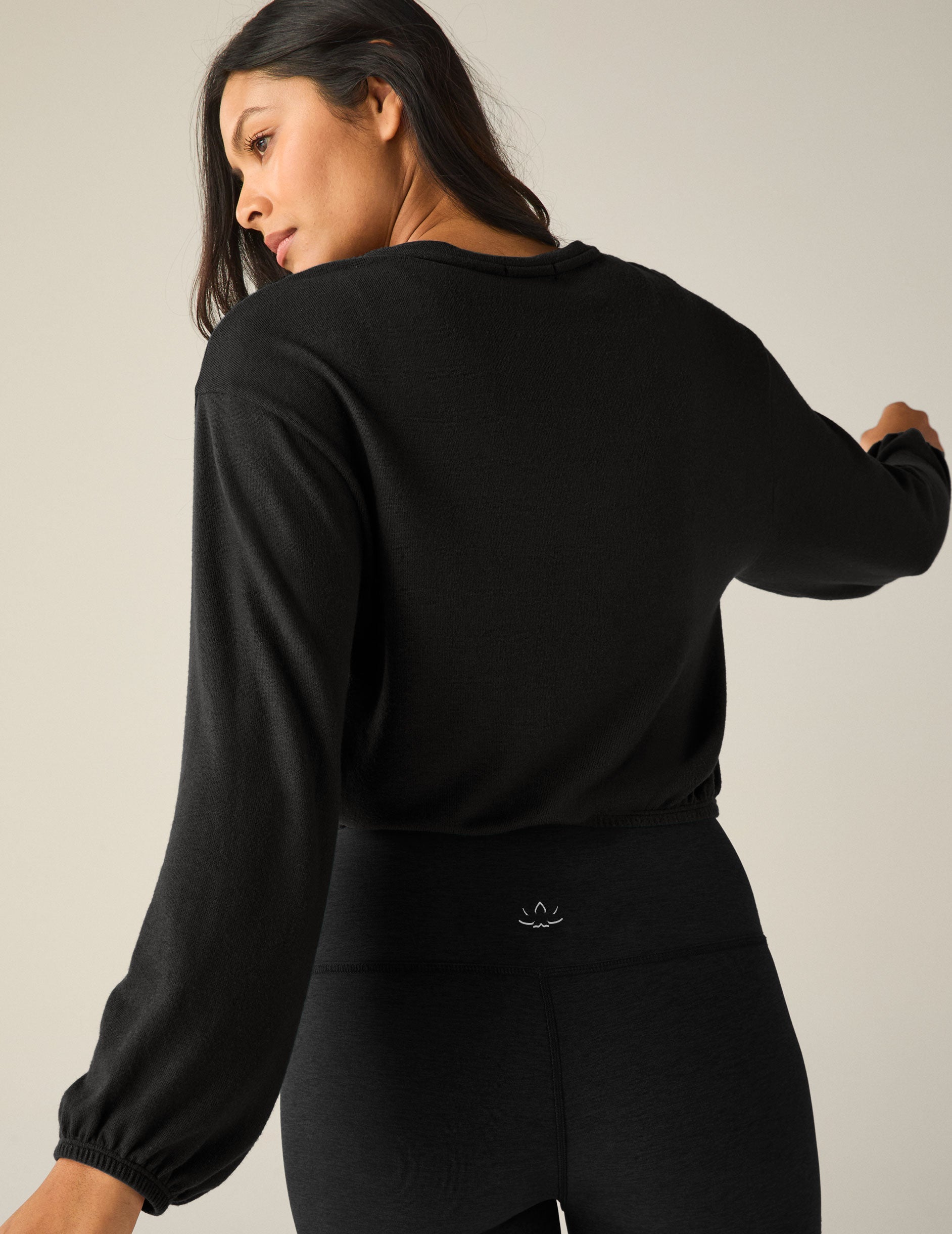 Cozy Luxe Lounger Cropped Pullover: Soft, Lightweight, and Stylish V-Neck Sweater