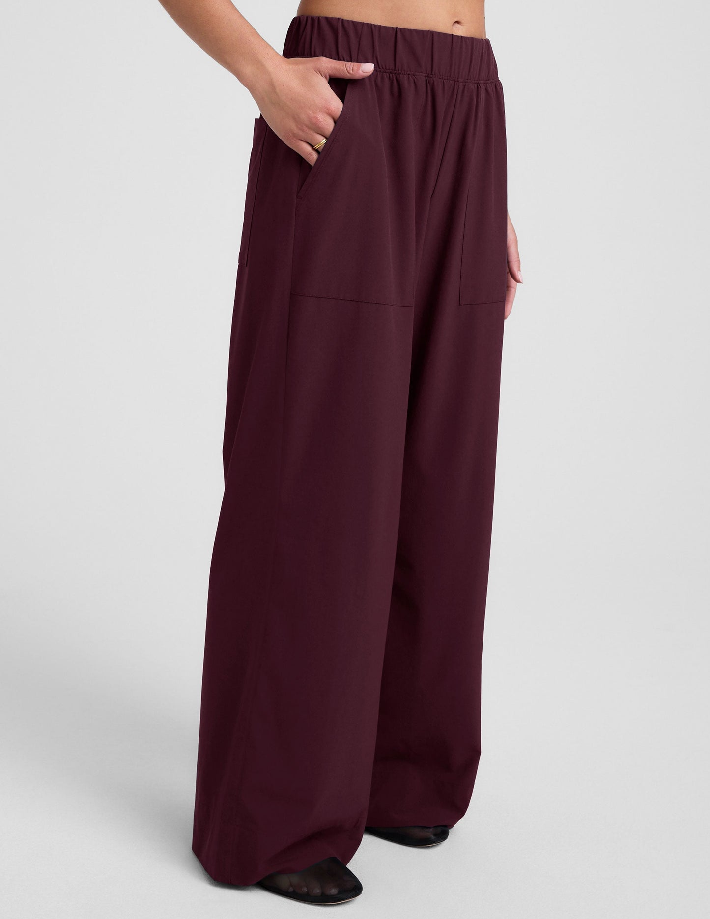 Beyond Yoga Women's Easy Wide Leg Flowy Stretch Woven Pant with Pockets