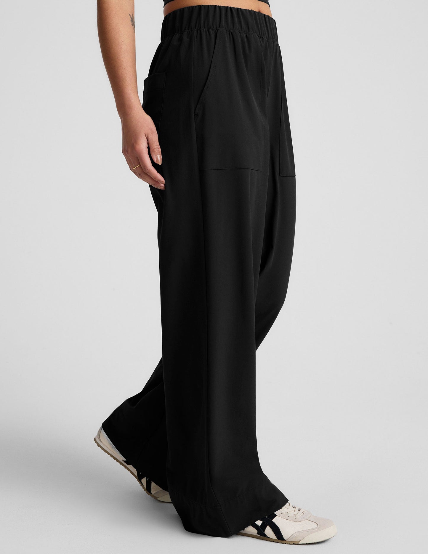 Effortless Flowy Wide Leg Pants for Women: Relaxed Fit, Mid-Rise Comfort, Pockets