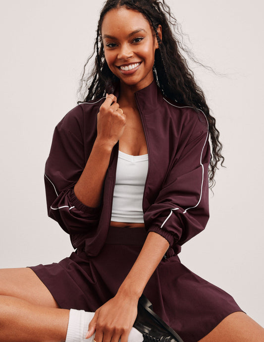 Sporty Women's Full-Zip Track Jacket with Pockets and Adjustable Hem