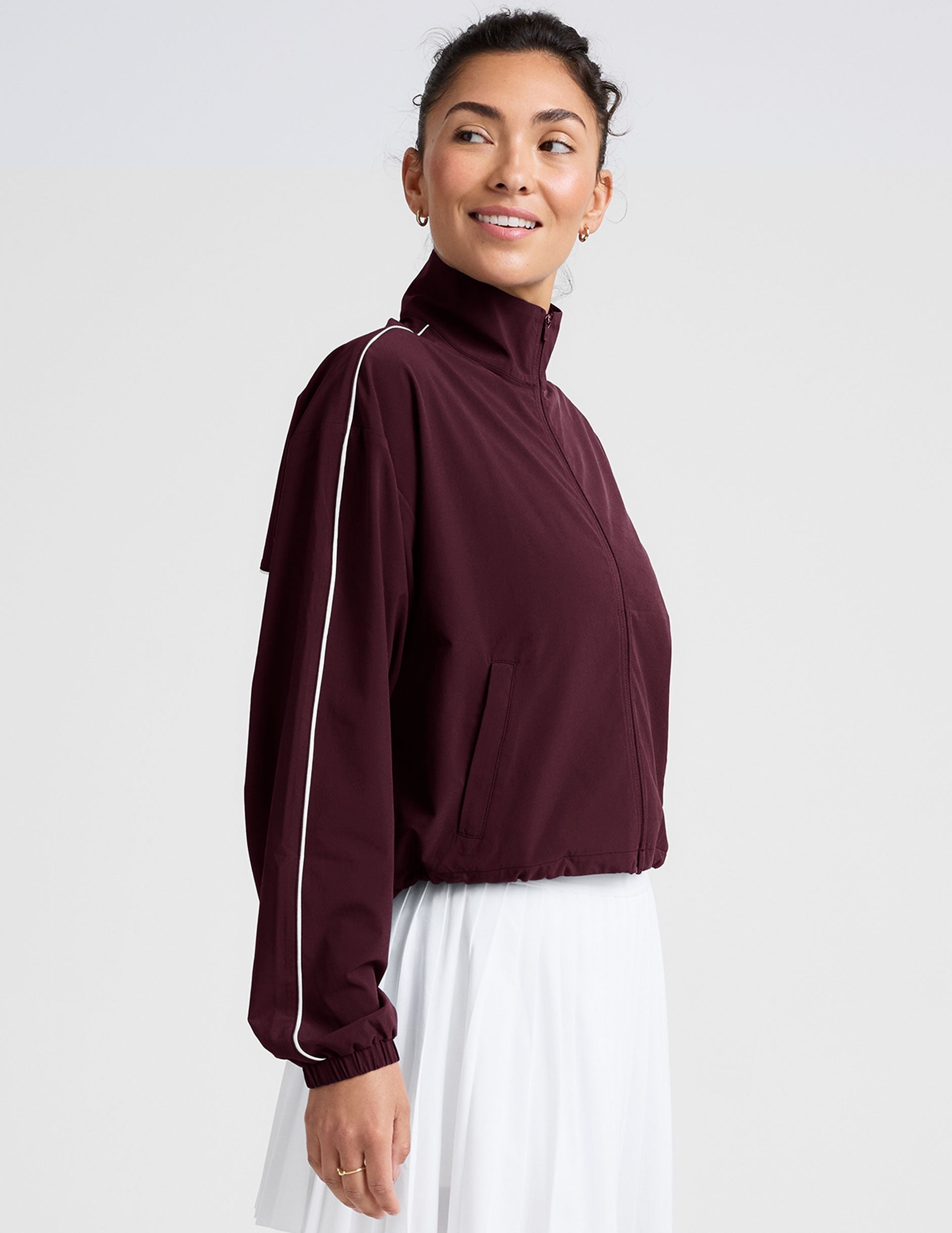Sporty Women's Full-Zip Track Jacket with Pockets and Adjustable Hem