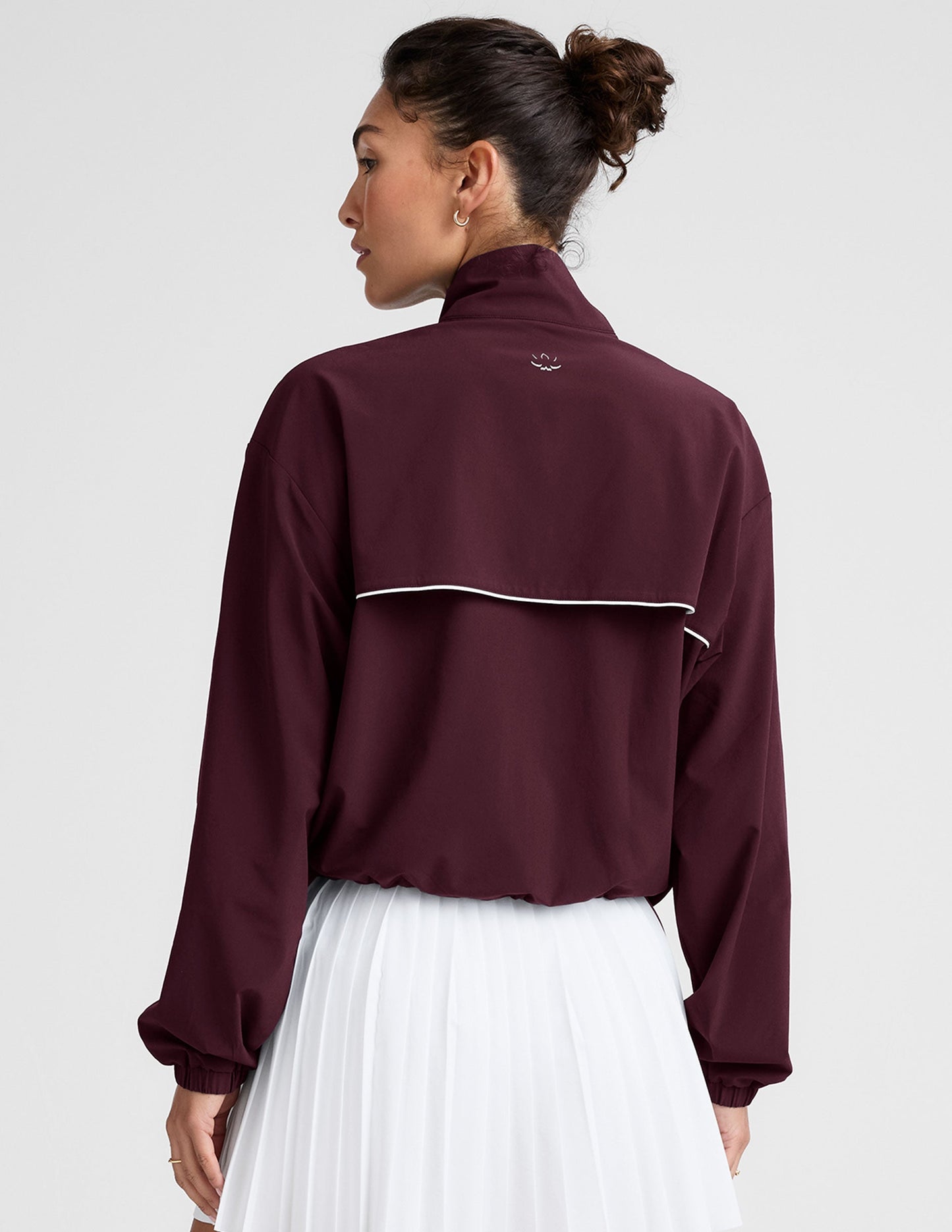 Sporty Women's Full-Zip Track Jacket with Pockets and Adjustable Hem