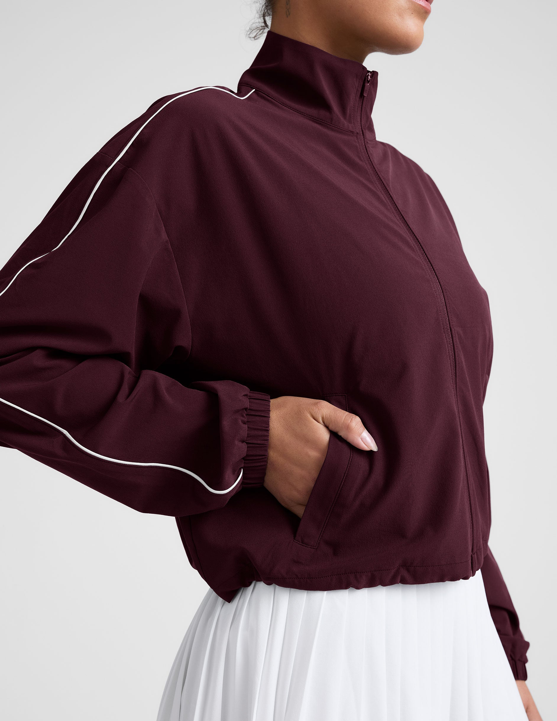 Sporty Women's Full-Zip Track Jacket with Pockets and Adjustable Hem