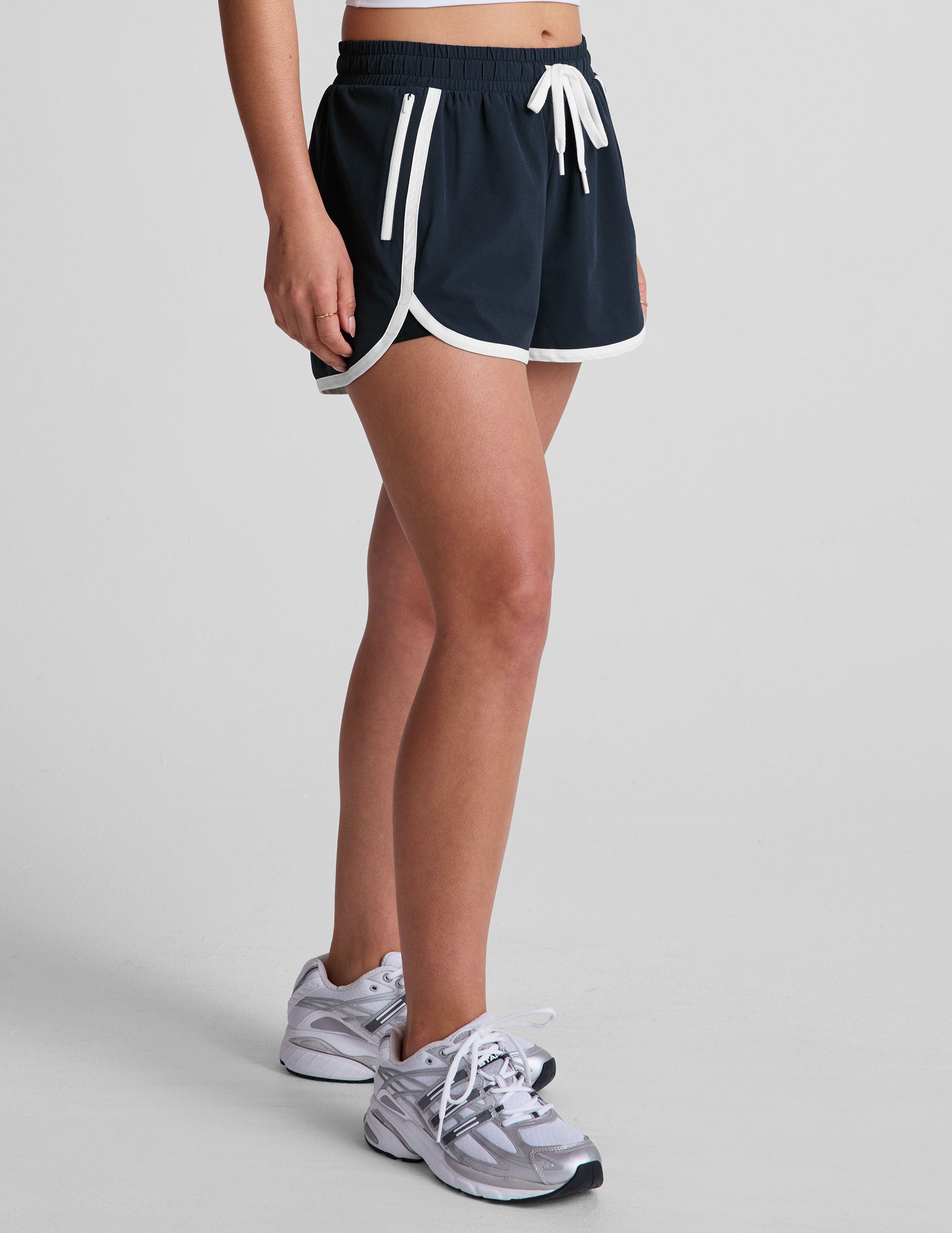 Women's Lightweight Stretch Woven Performance Shorts with Pockets and Inner Lining