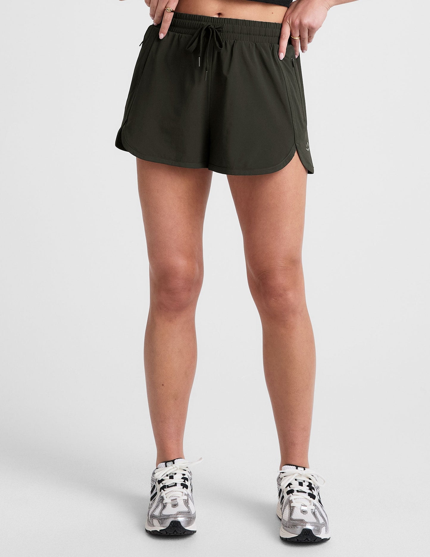 Women's Performance Stretch Woven Shorts: 2.5-Inch Inseam, Moisture-Wicking, Pockets