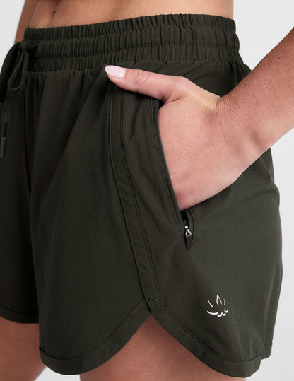 Women's Performance Stretch Woven Shorts: 2.5-Inch Inseam, Moisture-Wicking, Pockets
