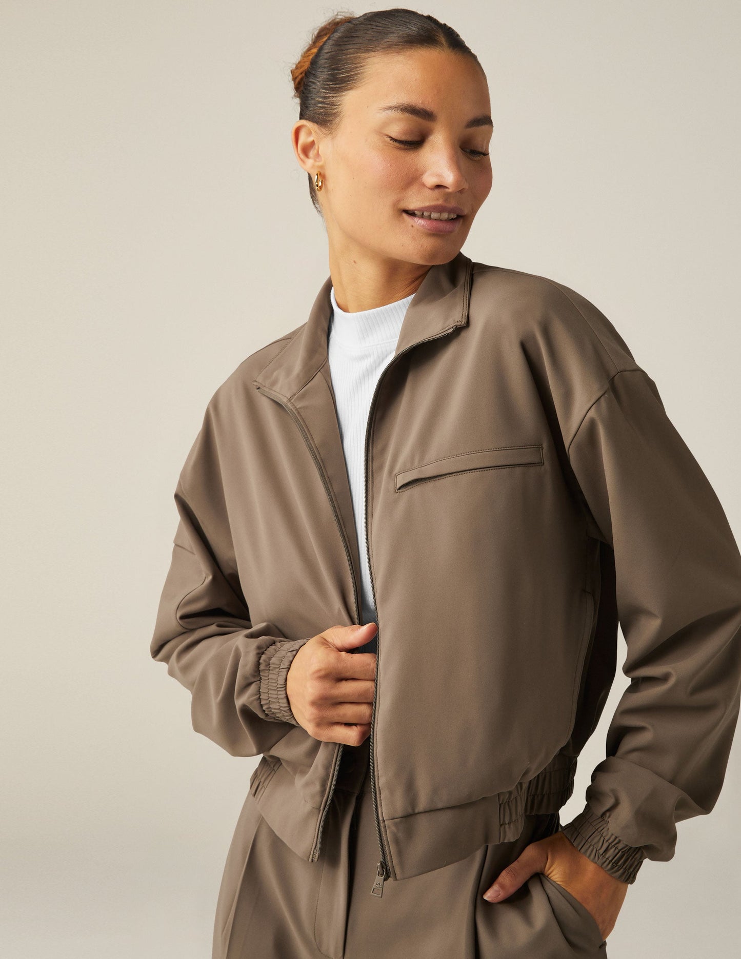 Stylish Go-Anywhere Dune JetStretch Woven Cropped Jacket with Pockets