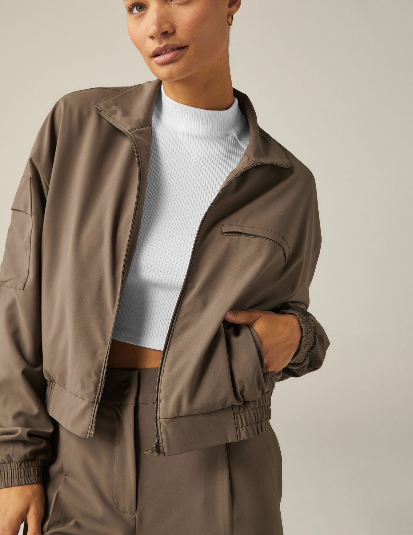 Stylish Go-Anywhere Dune JetStretch Woven Cropped Jacket with Pockets