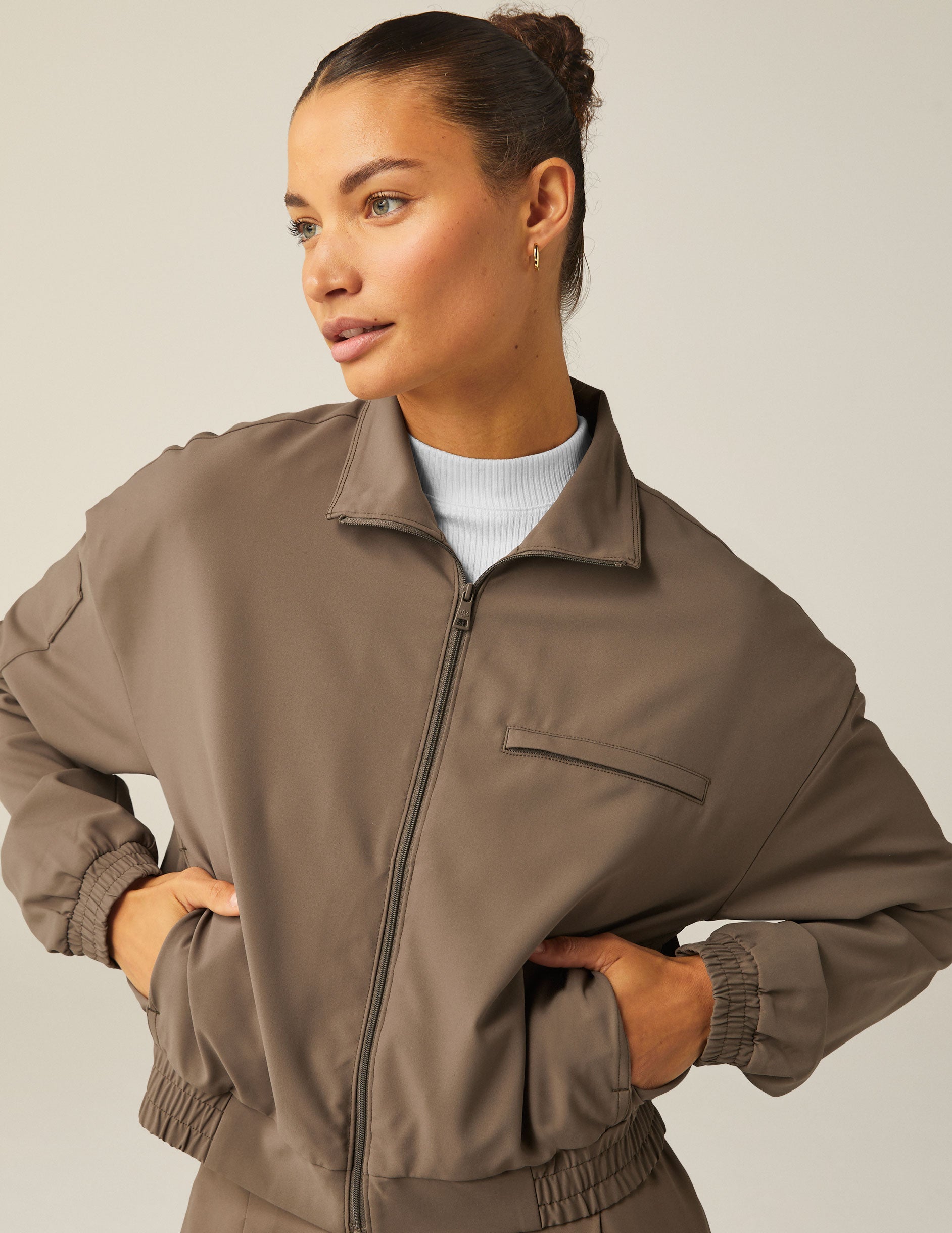 Stylish Go-Anywhere Dune JetStretch Woven Cropped Jacket with Pockets