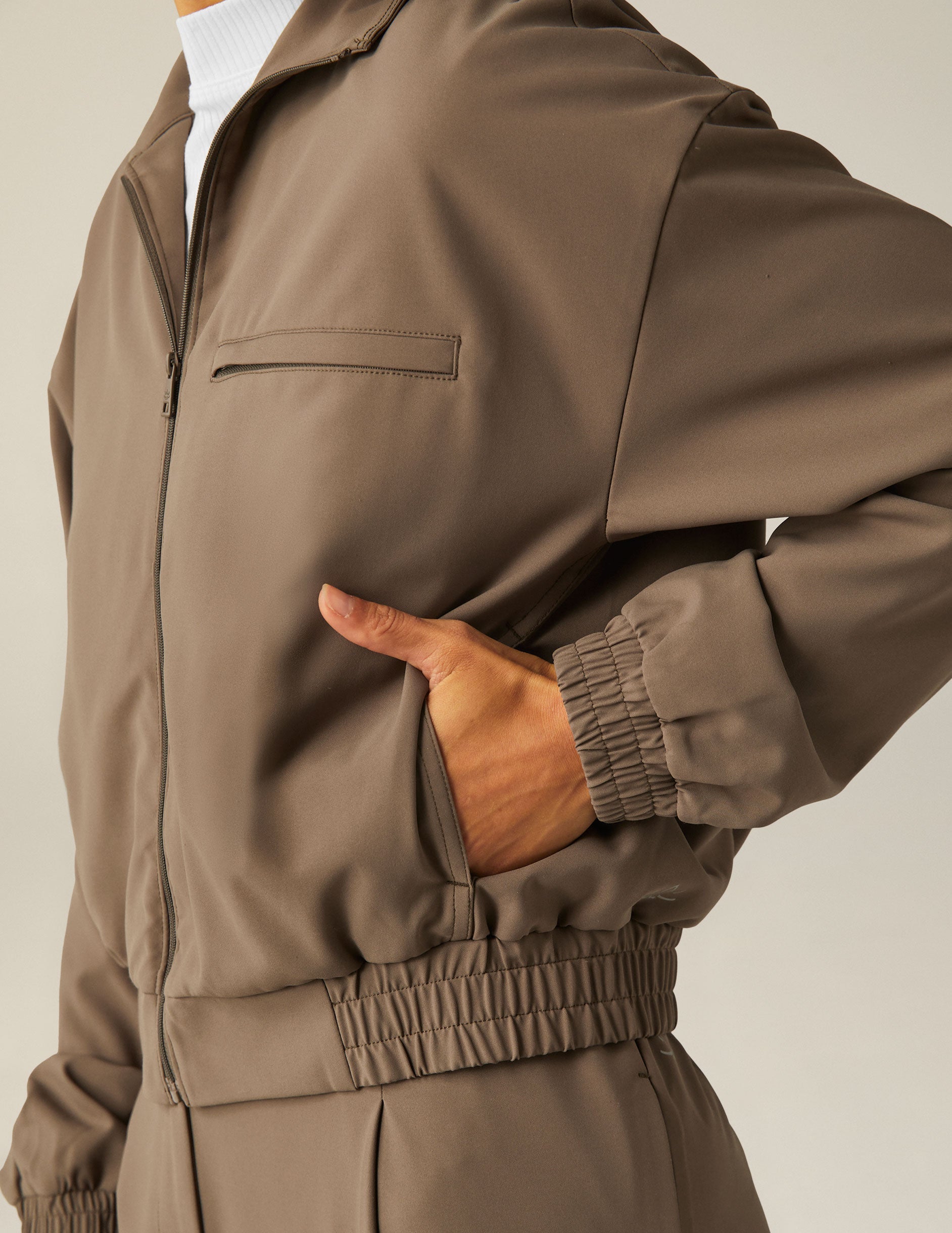 Stylish Go-Anywhere Dune JetStretch Woven Cropped Jacket with Pockets