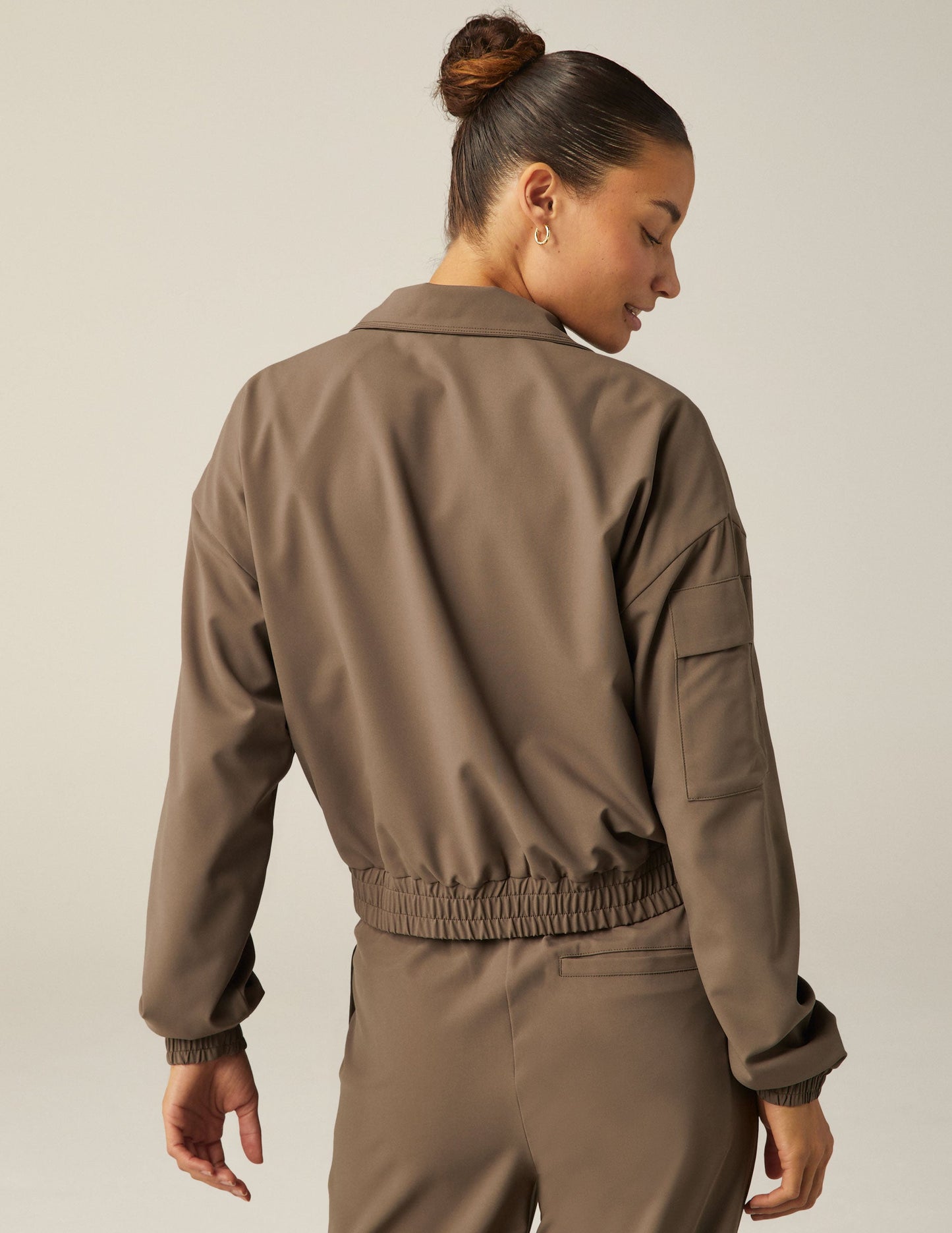 Stylish Go-Anywhere Dune JetStretch Woven Cropped Jacket with Pockets